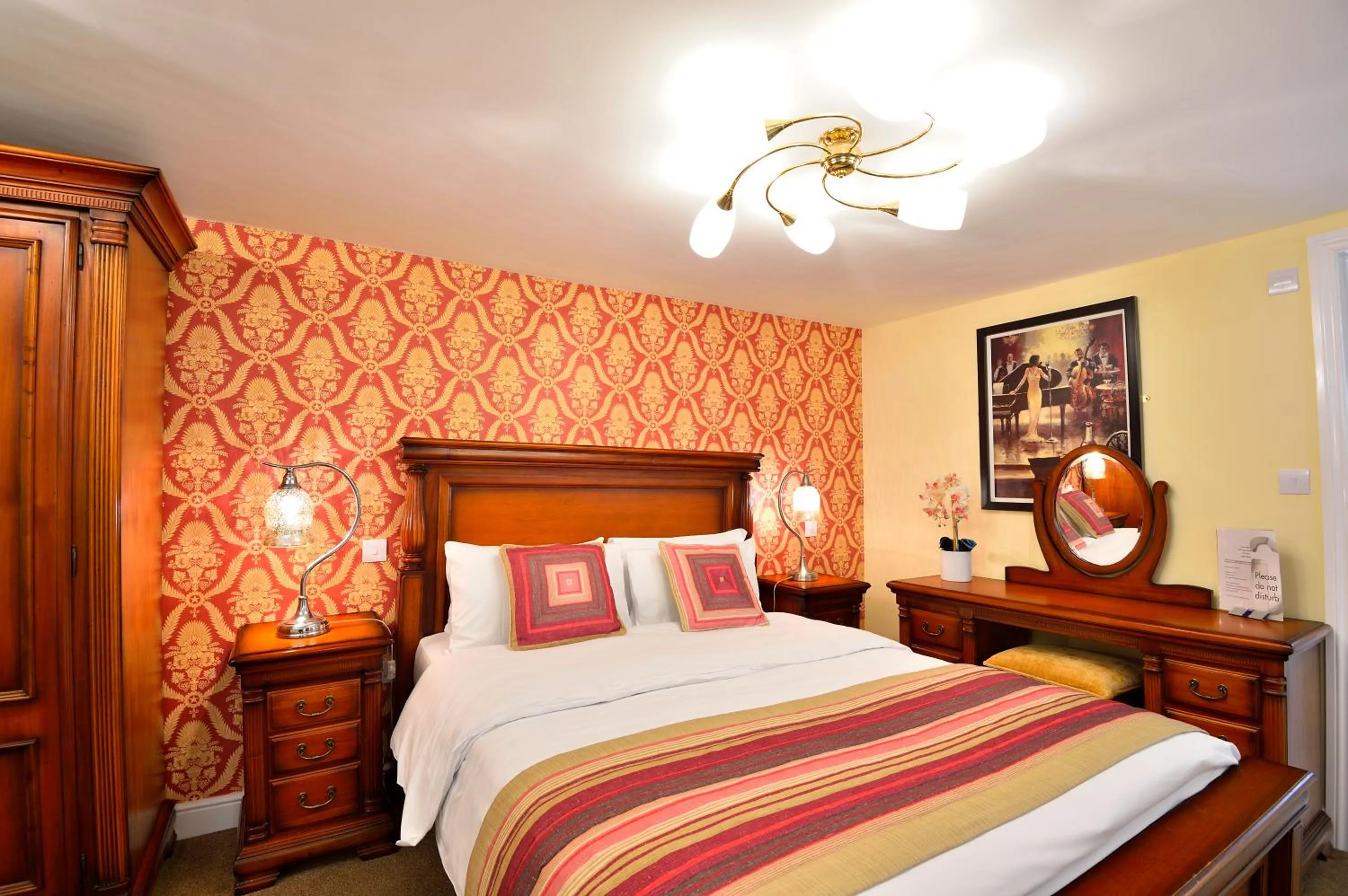 Bedroom, Bed in The Green Dragon