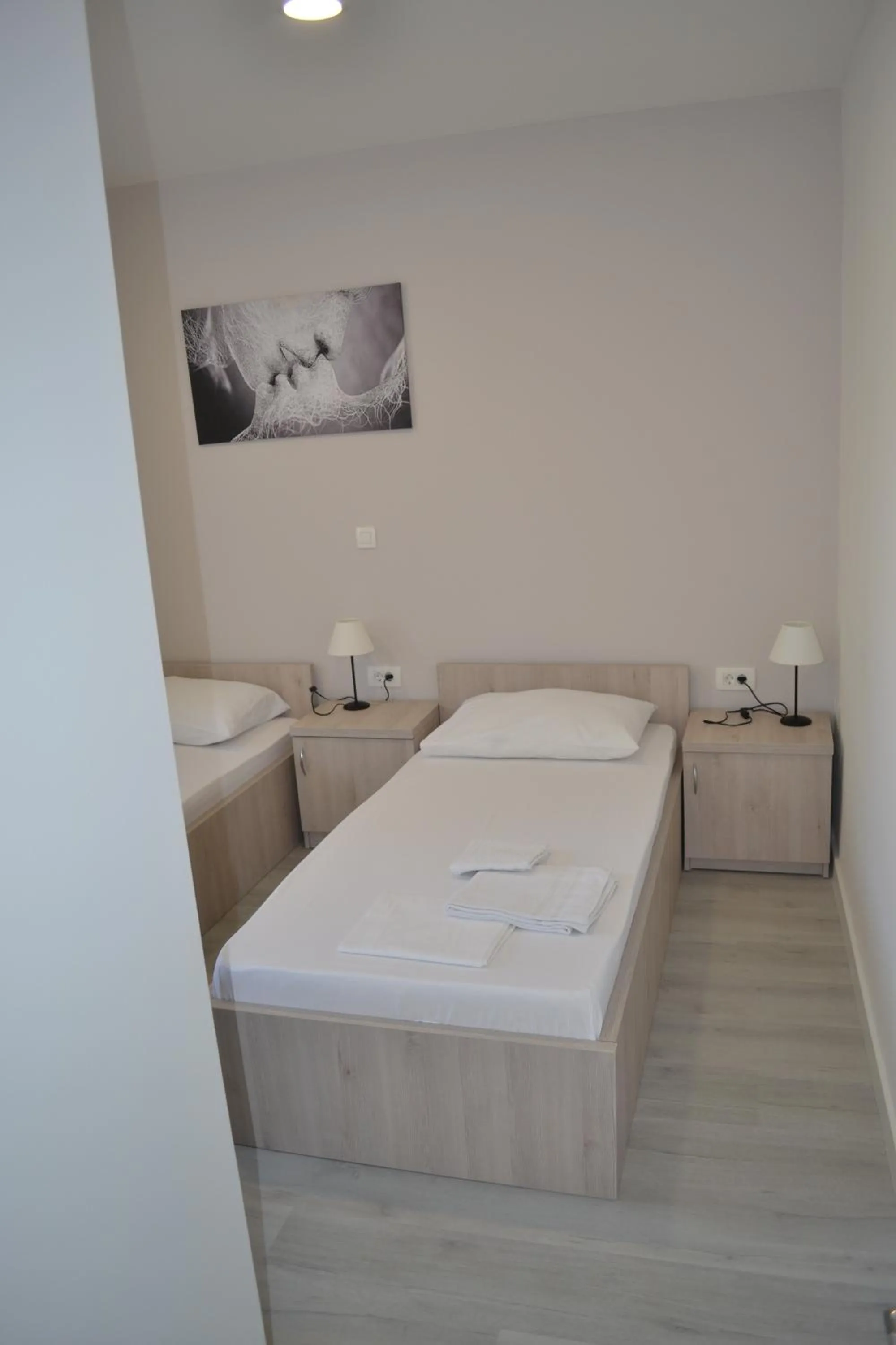 Photo of the whole room, Bed in Skunca’s house