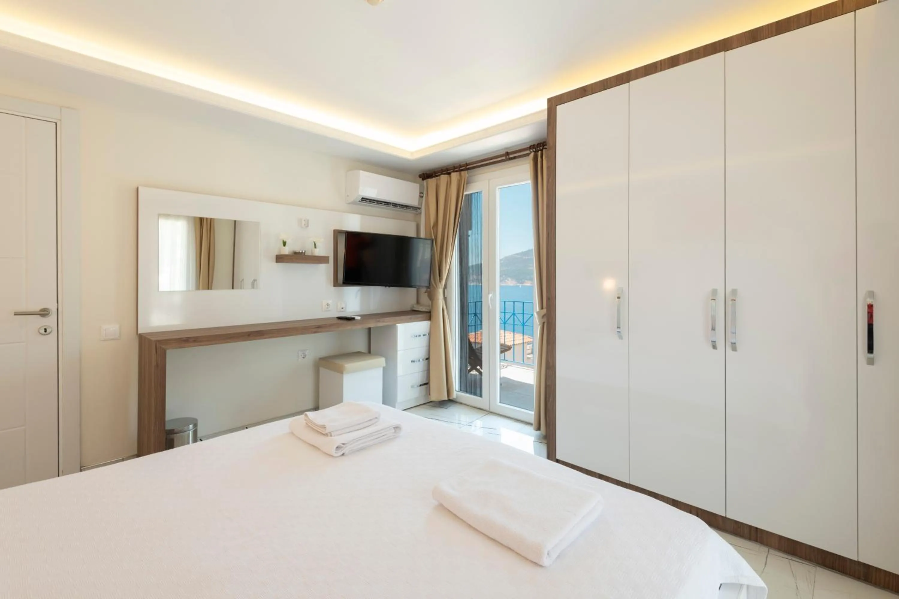 Bedroom, Bed in Soothe Hotel