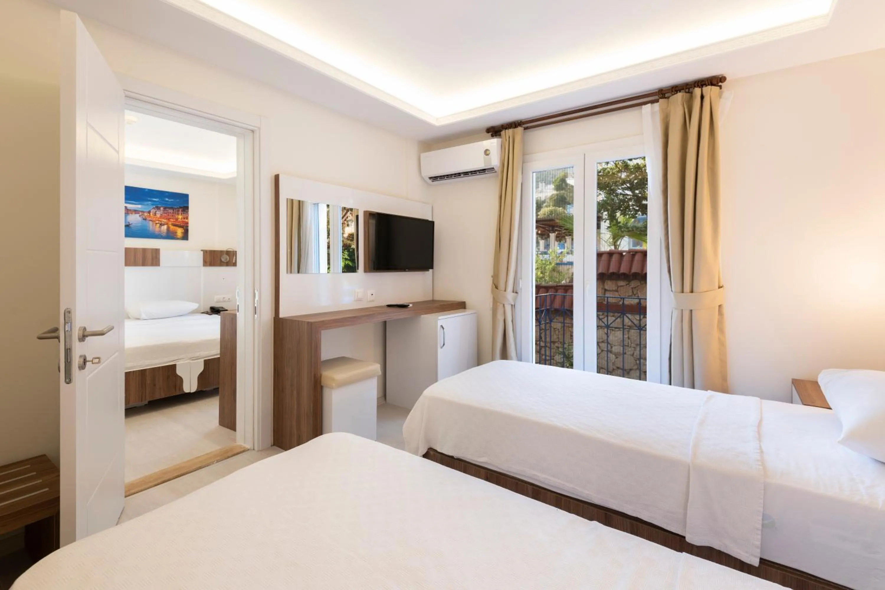 Photo of the whole room, Bed in Soothe Hotel