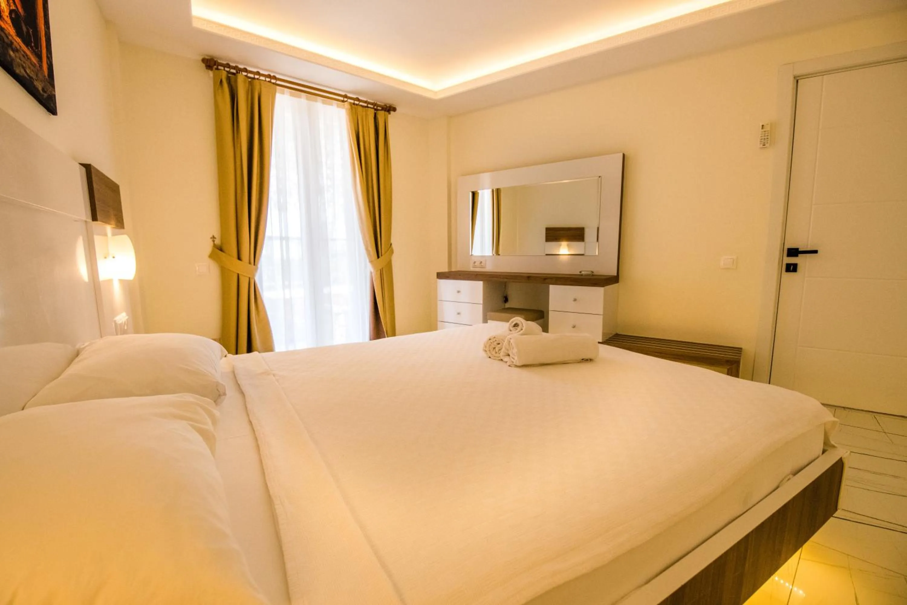 Bedroom, Bed in Soothe Hotel