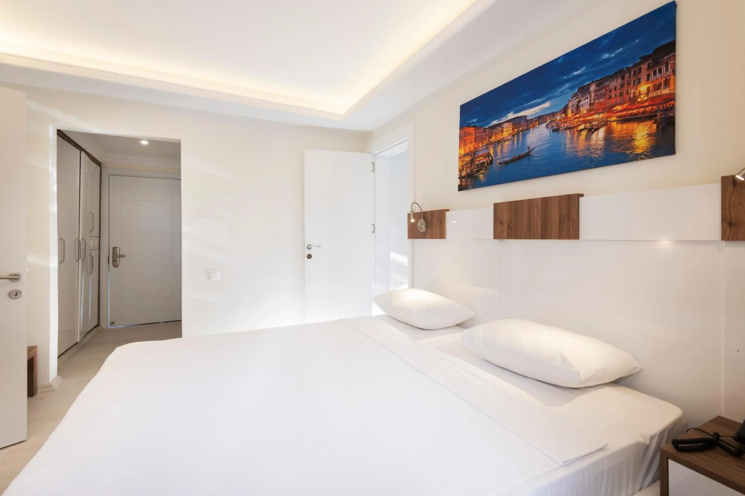 Photo of the whole room, Bed in Soothe Hotel