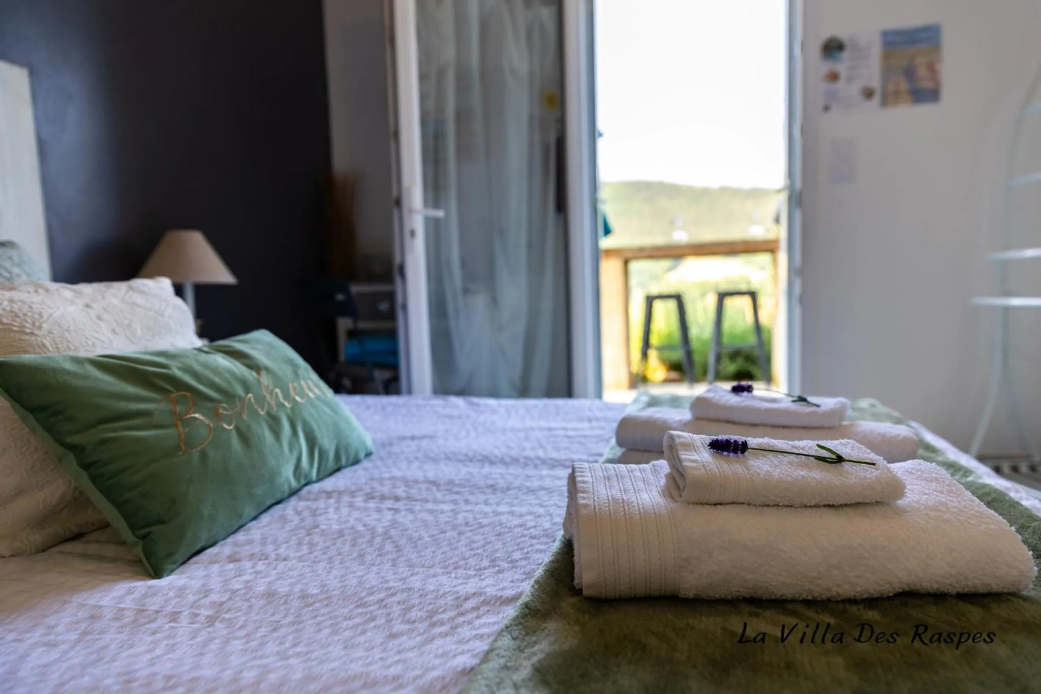 Bedroom, Bed in La Villa Des Raspes - Séjour Spa - Adult Only