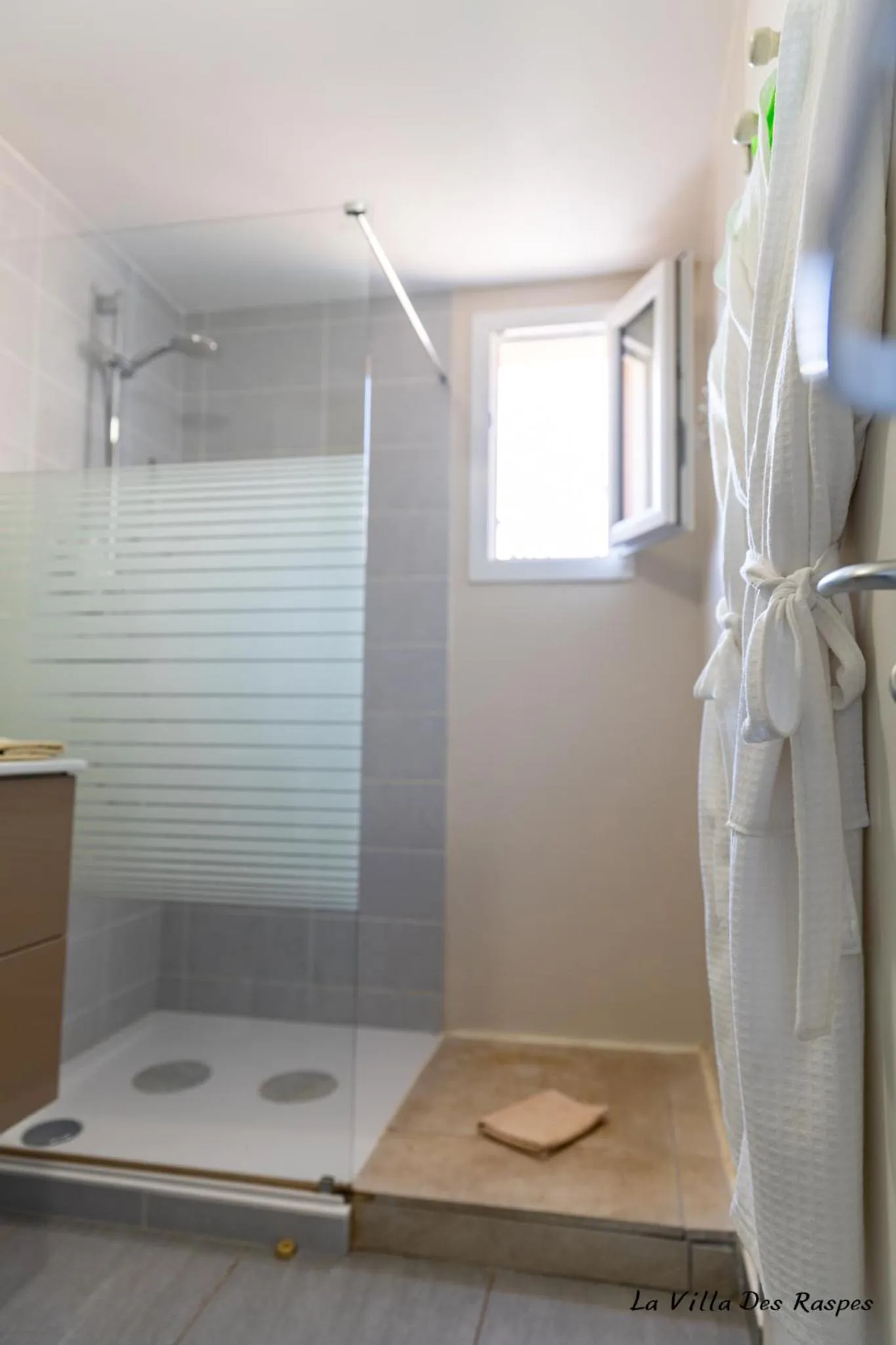 Shower in La Villa Des Raspes - Séjour Spa - Adult Only