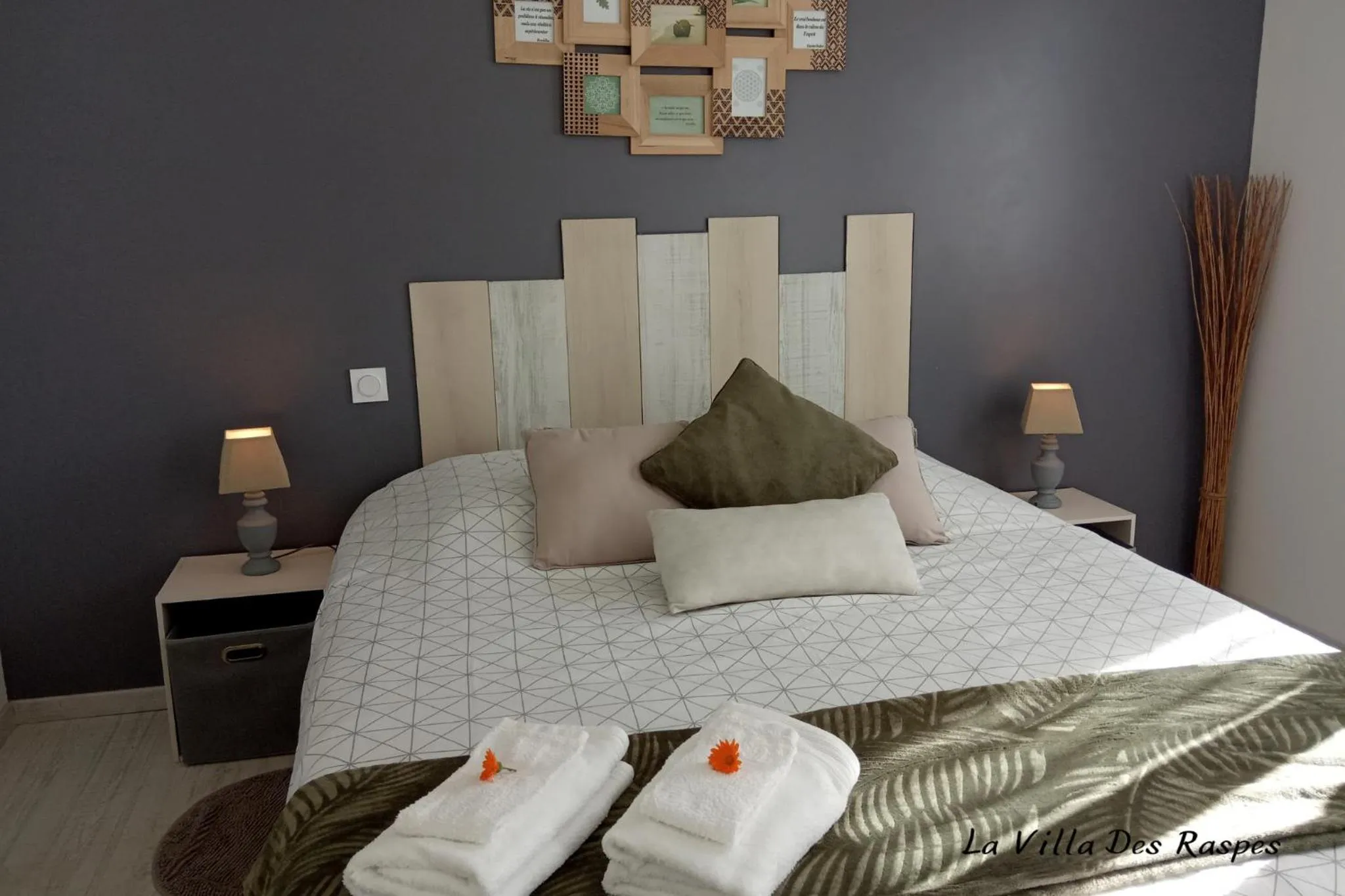 Bedroom, Bed in La Villa Des Raspes - Séjour Spa - Adult Only