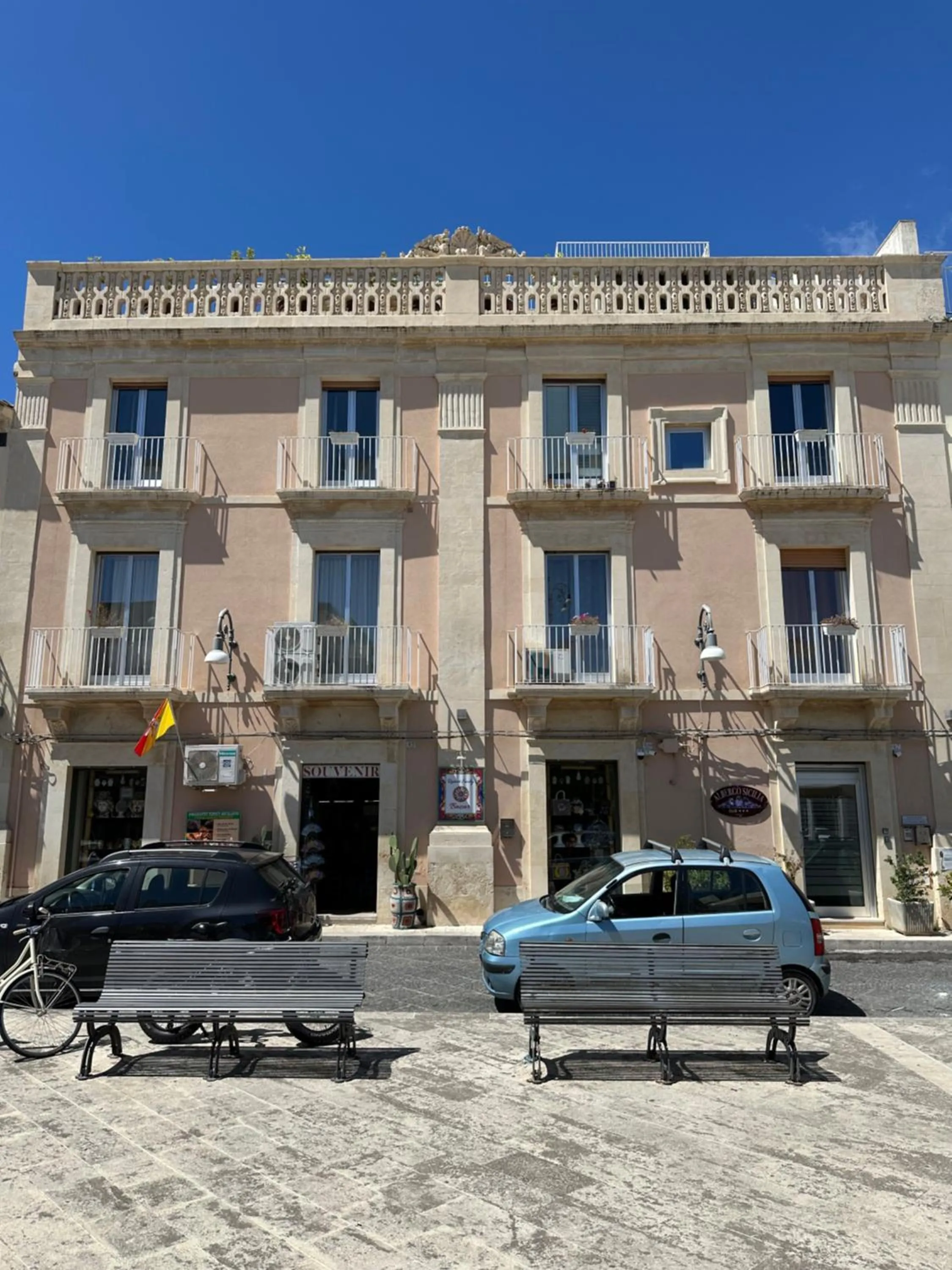 Property building in B&B Albergo Sicilia