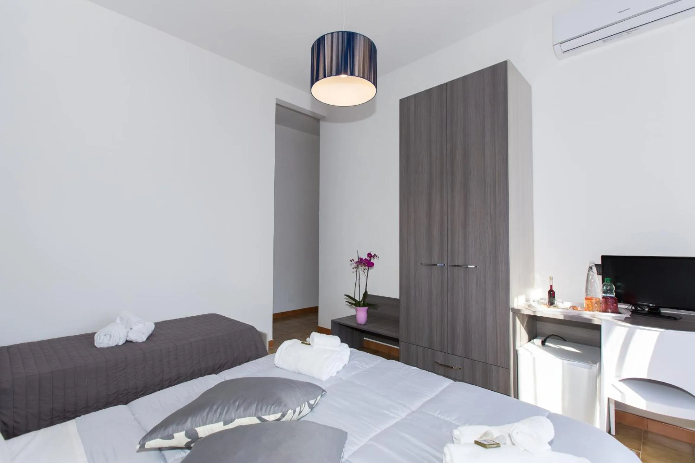 Photo of the whole room, Bed in B&B Albergo Sicilia