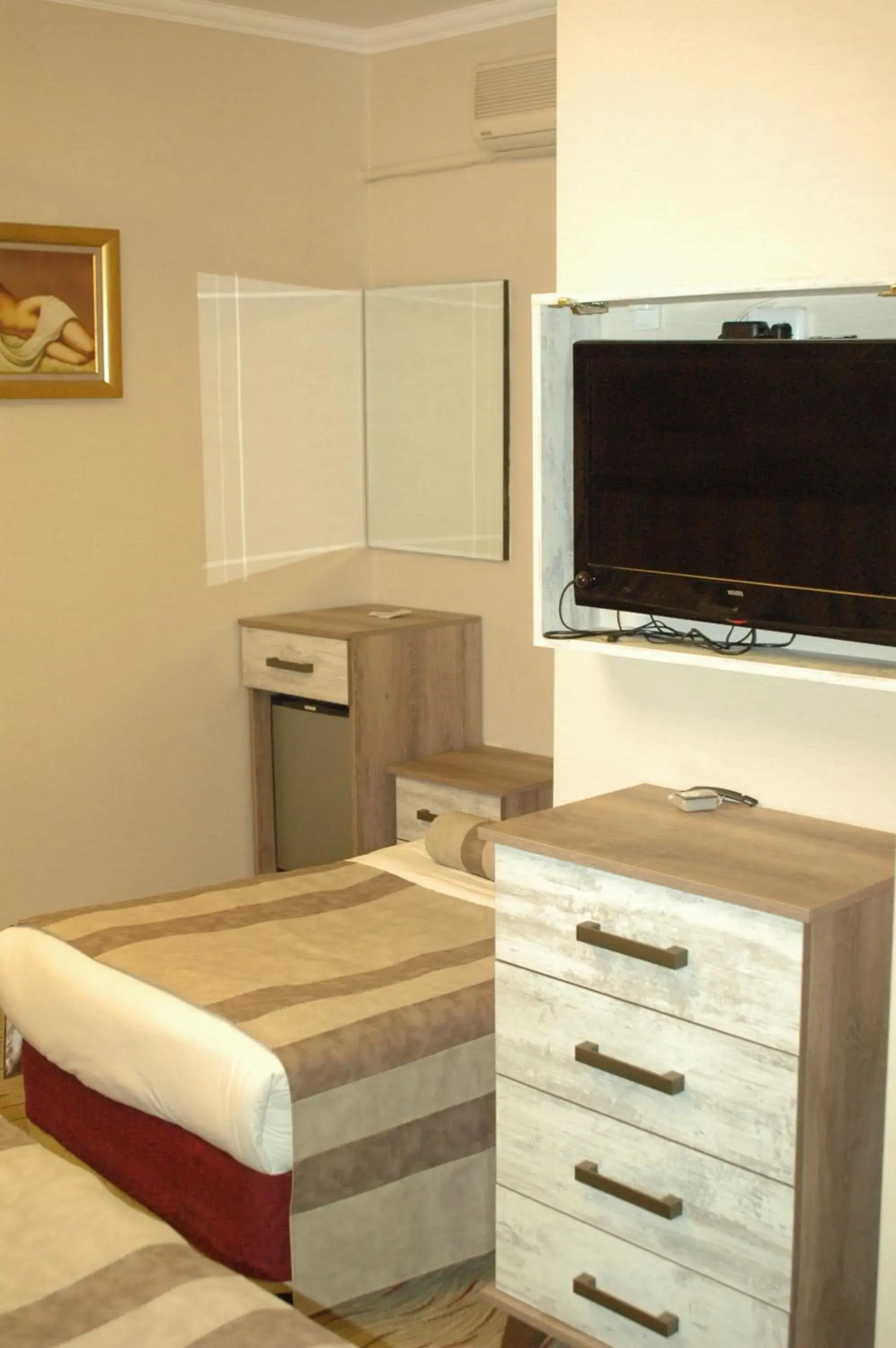 Photo of the whole room, Bed in Konak Saray Hotel Photo of the whole room, Bed in Konak Saray Hotel