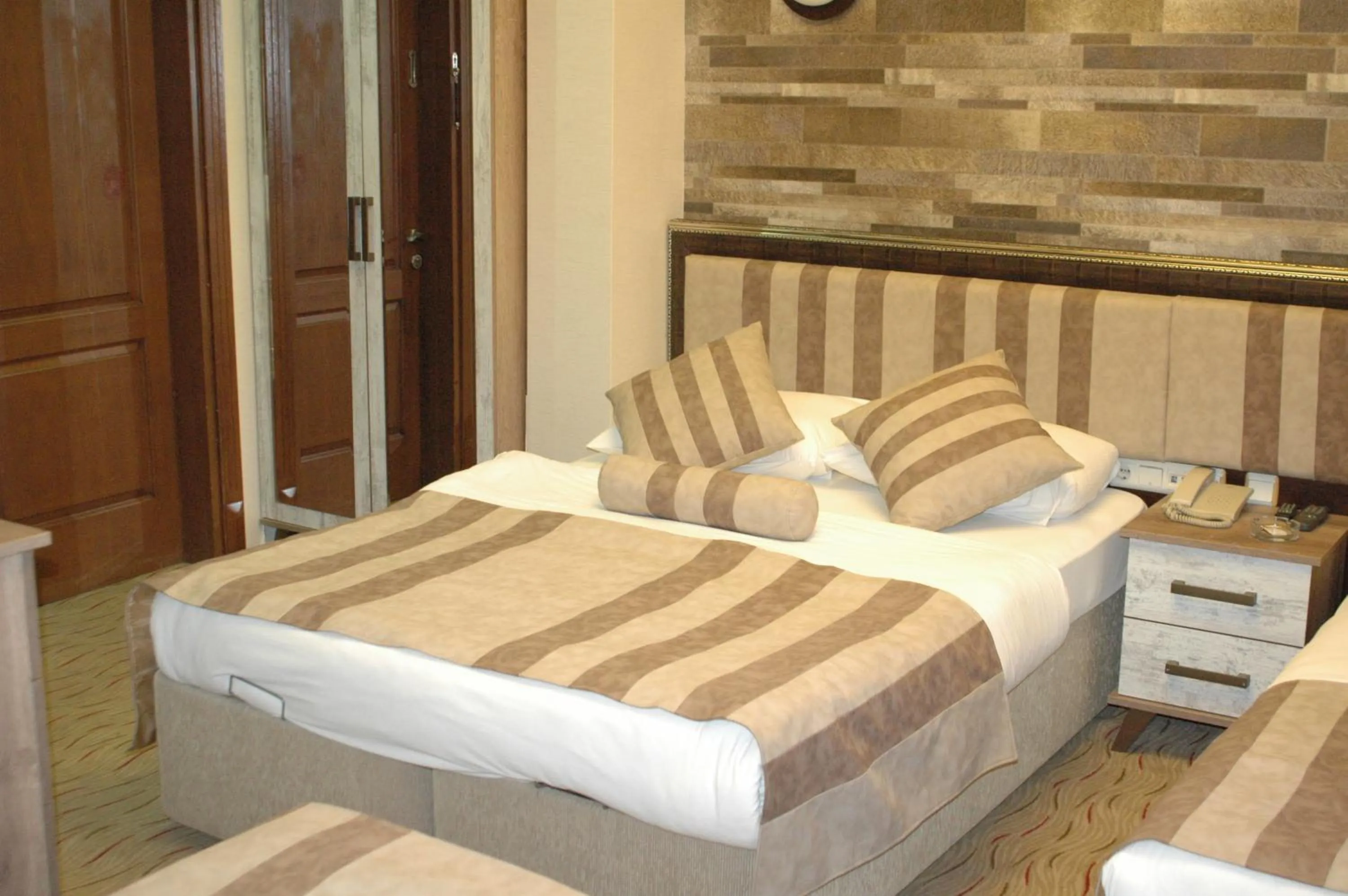 Bedroom, Bed in Konak Saray Hotel