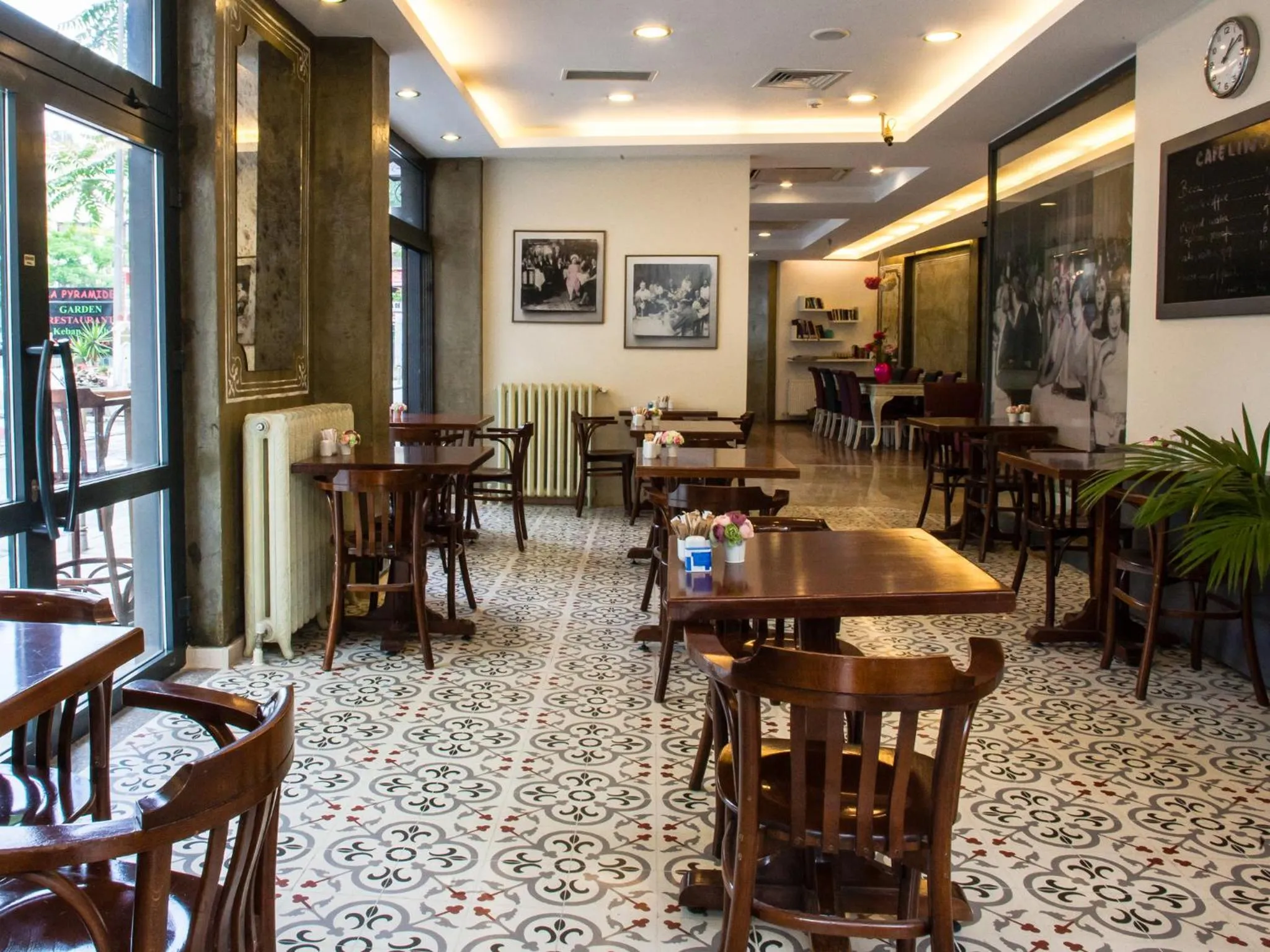 Restaurant/places to eat in Hotellino Istanbul