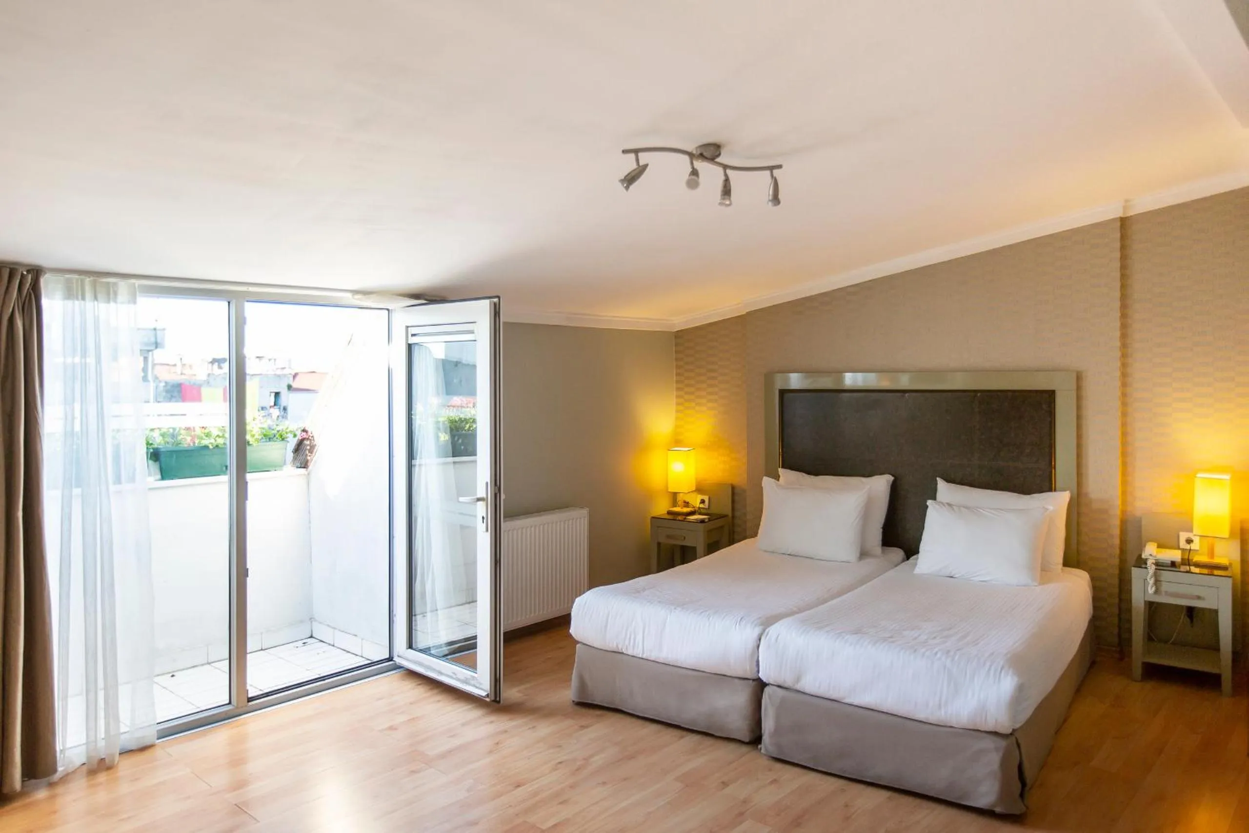 Balcony/Terrace, Bed in Hotellino Istanbul