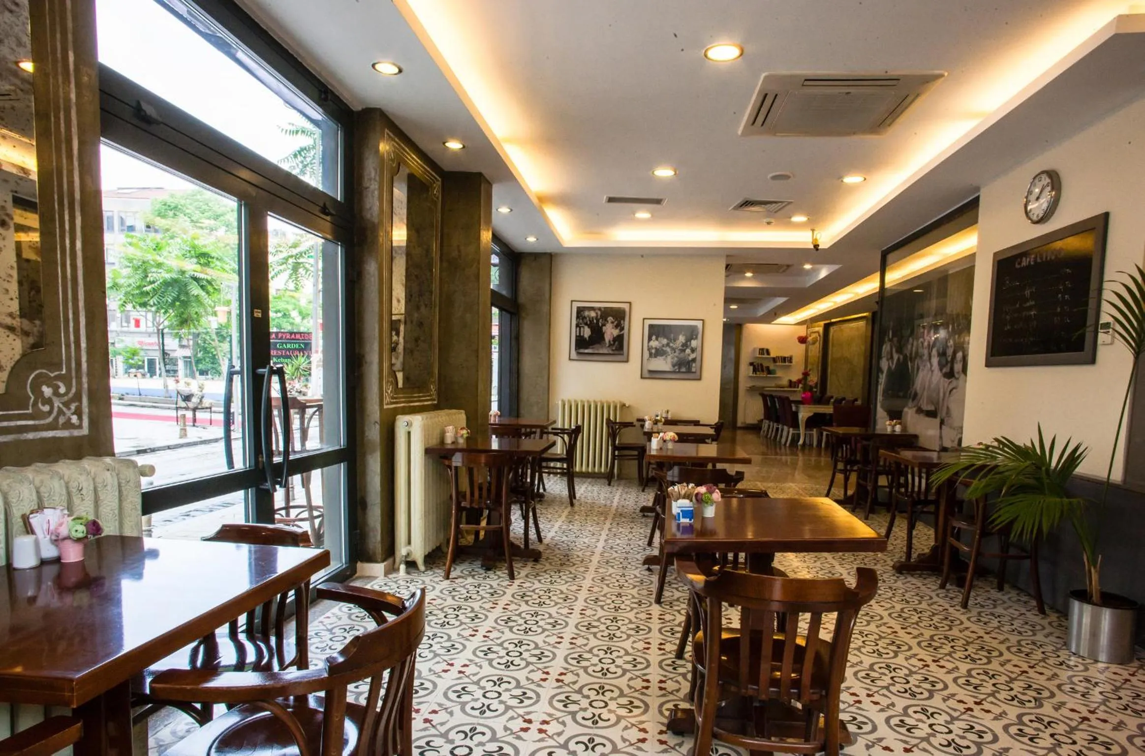 Lounge or bar in Hotellino Istanbul