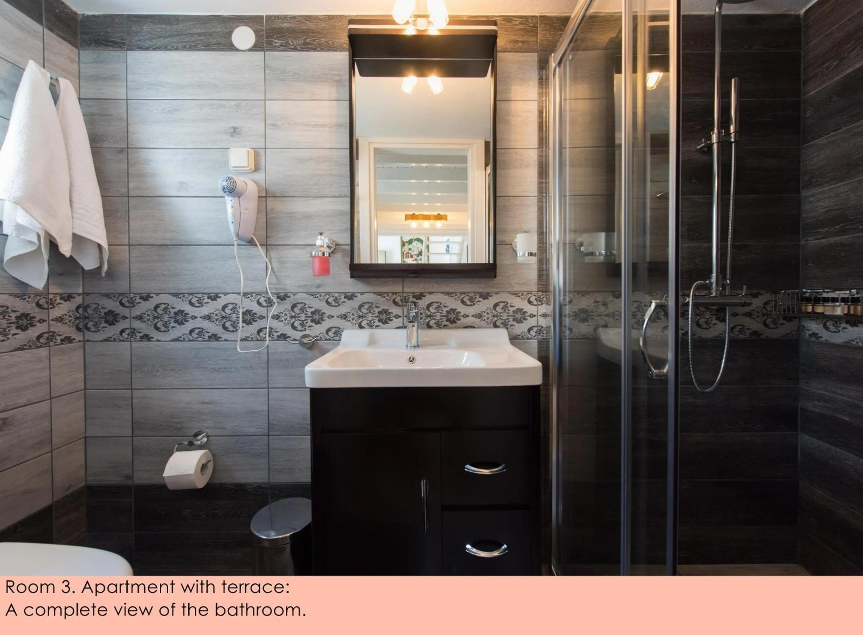 Shower in Pension Afroditi