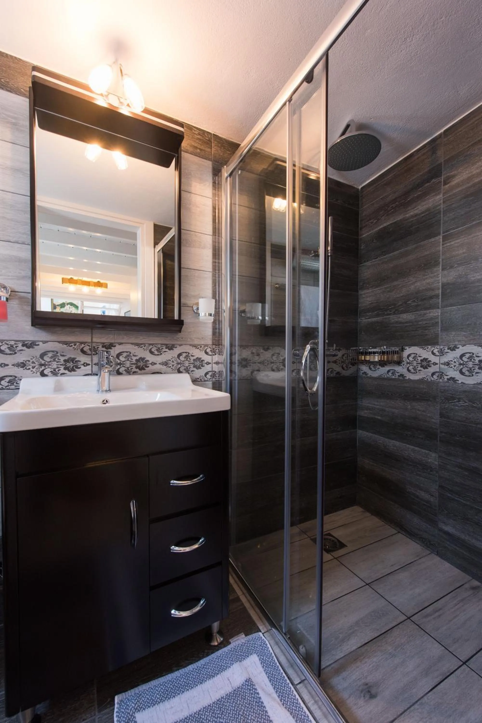 Shower in Pension Afroditi