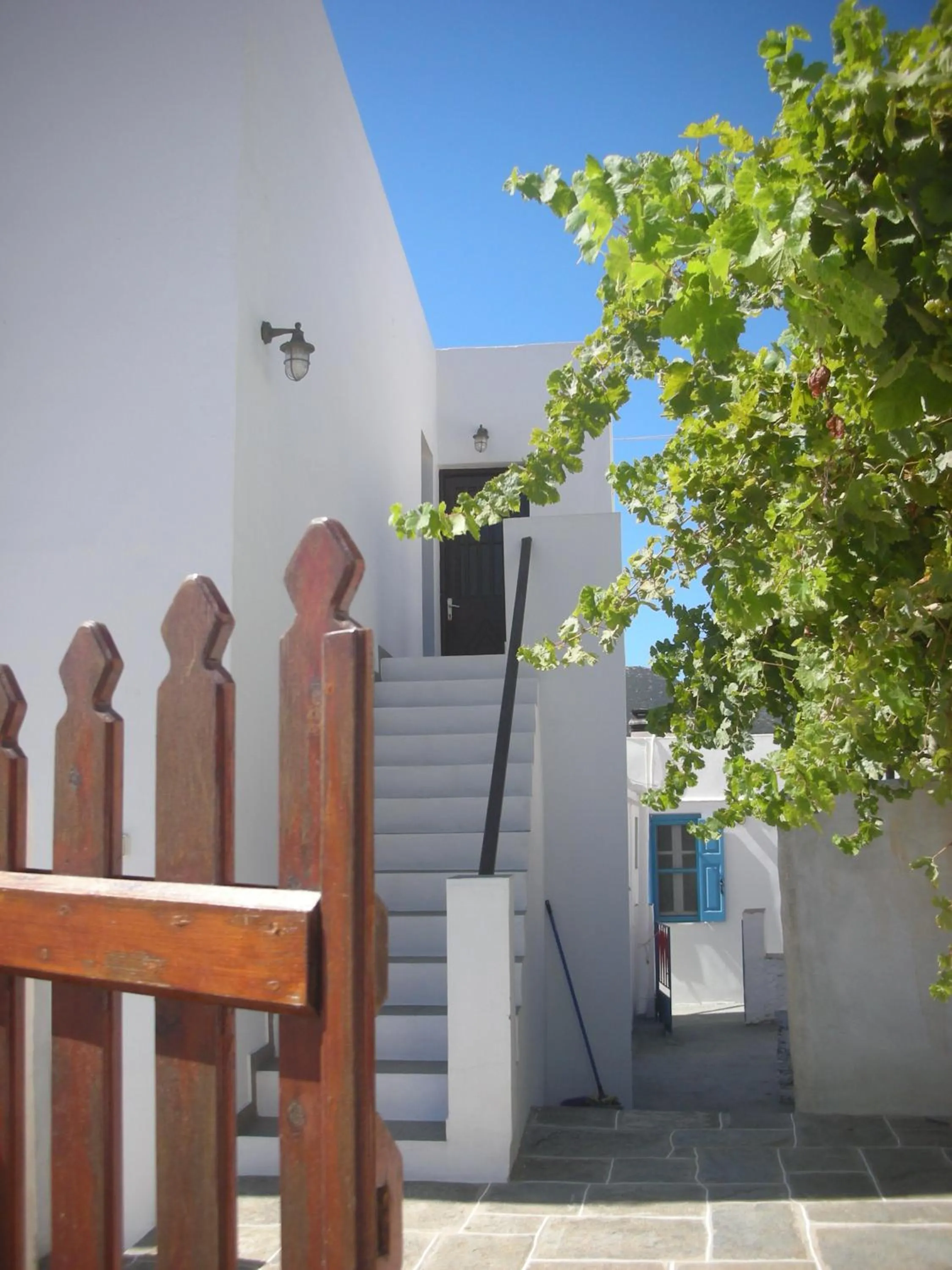 Facade/entrance in Pension Afroditi
