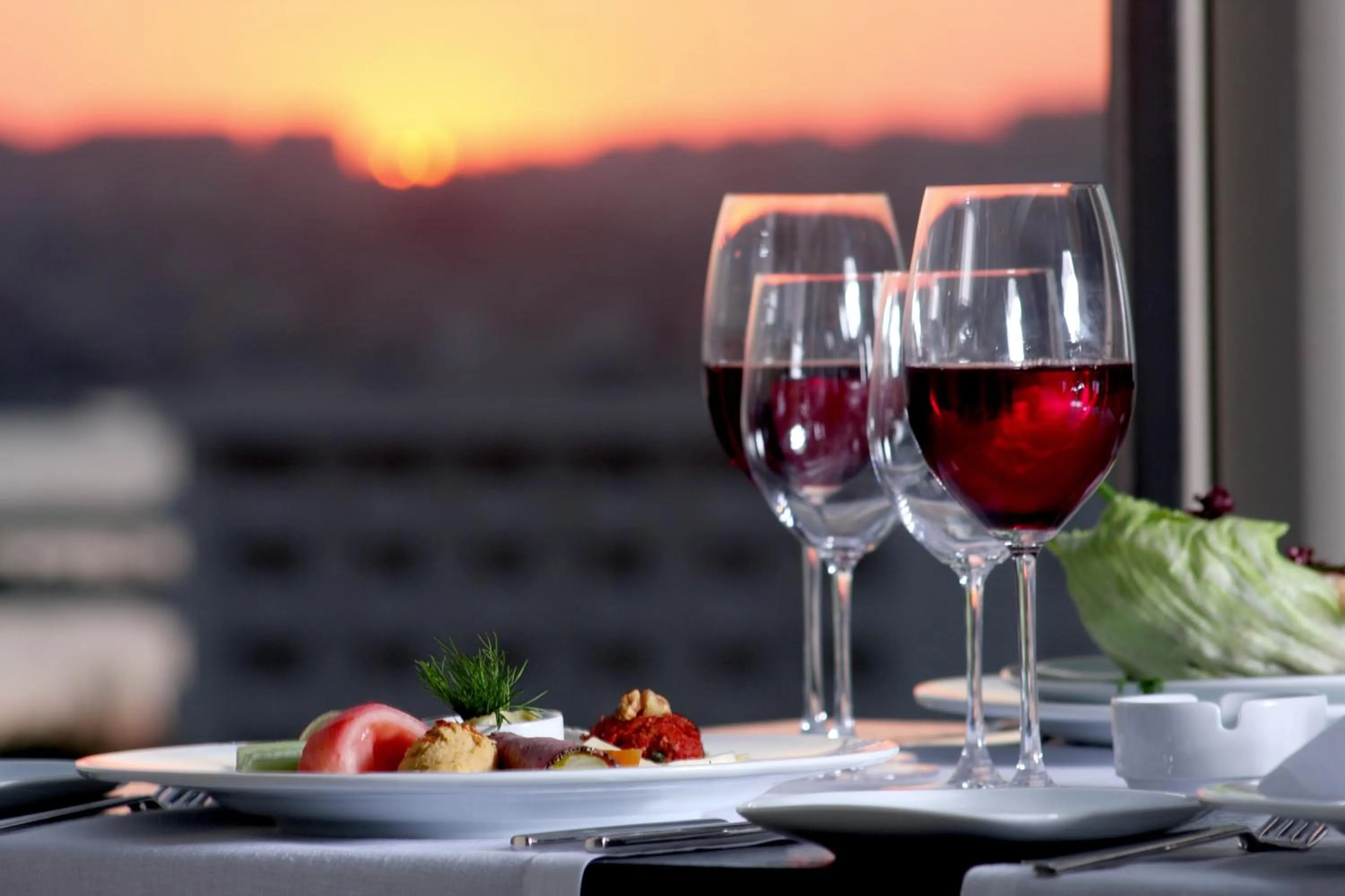 Restaurant/places to eat in Eser Premium Hotel & Spa