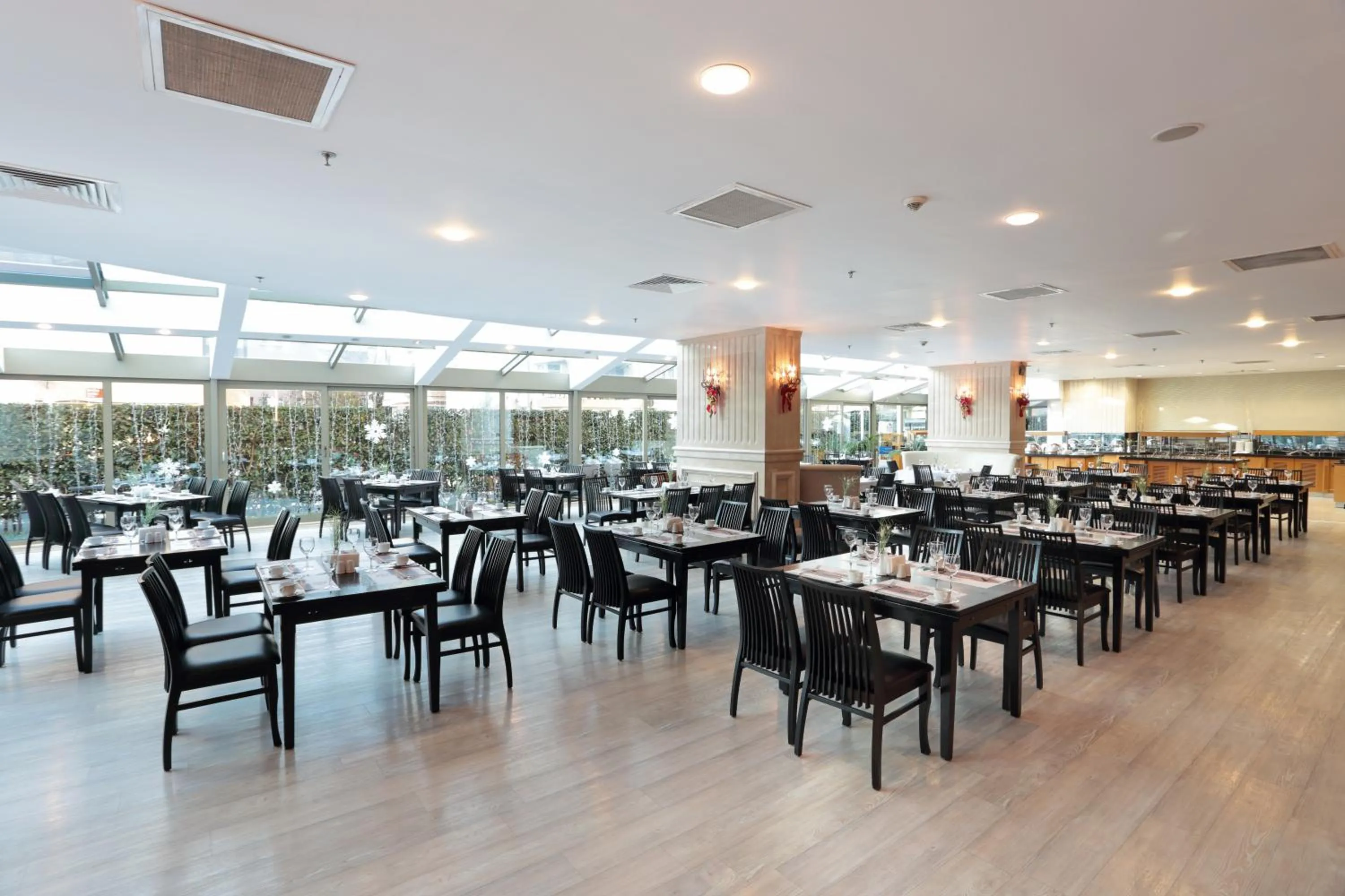 Restaurant/places to eat in Eser Premium Hotel & Spa