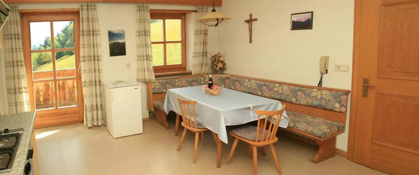 Kitchen or kitchenette in Agriturismo Gfaderhof