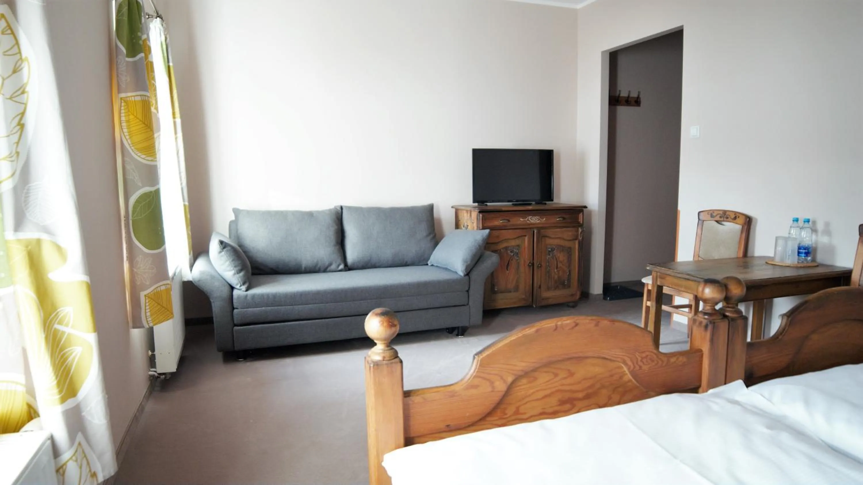 Seating area, Bed in Gościniec Nowa Wioska