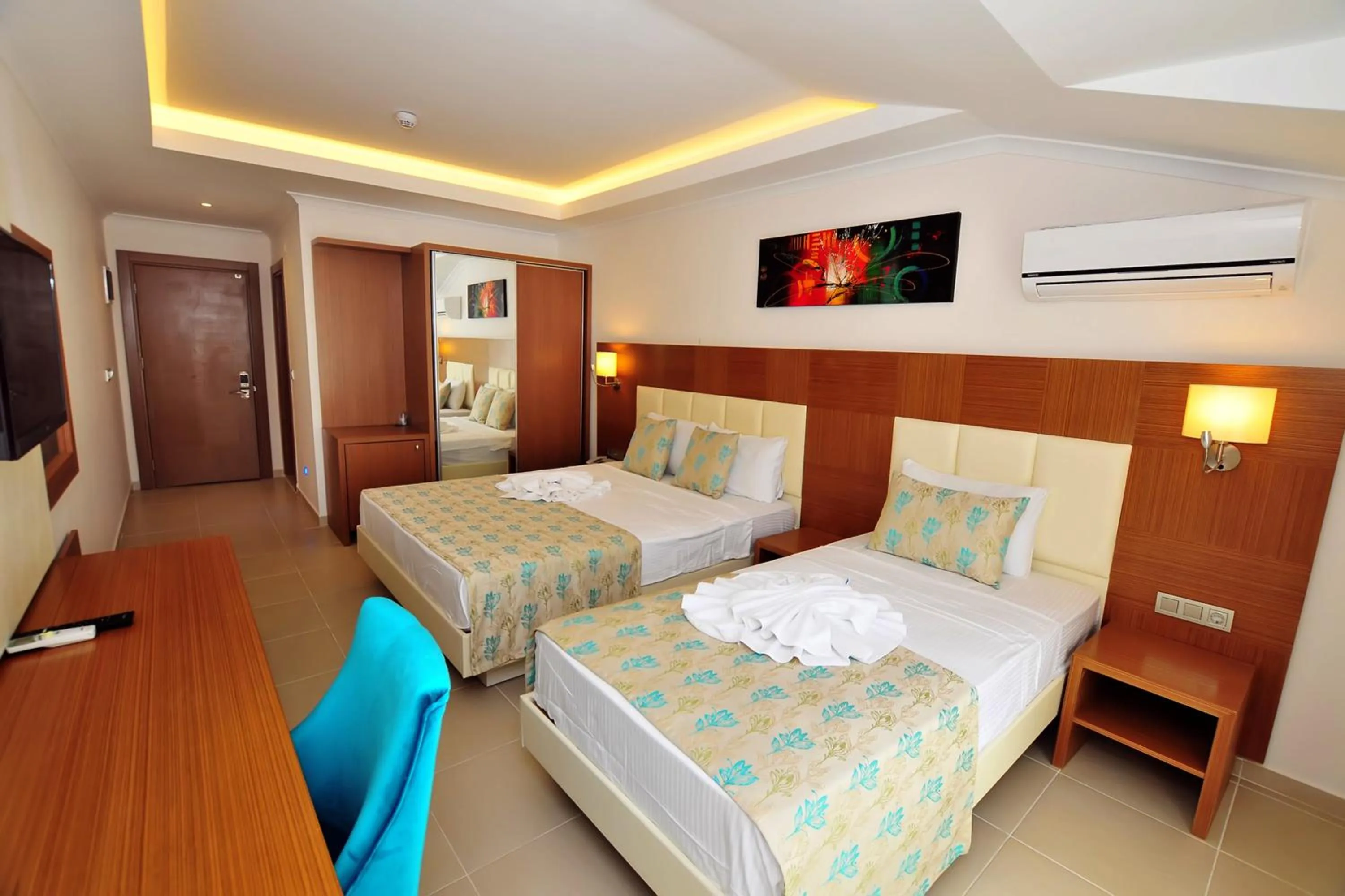 Photo of the whole room, Bed in Yeniceri City Hotel