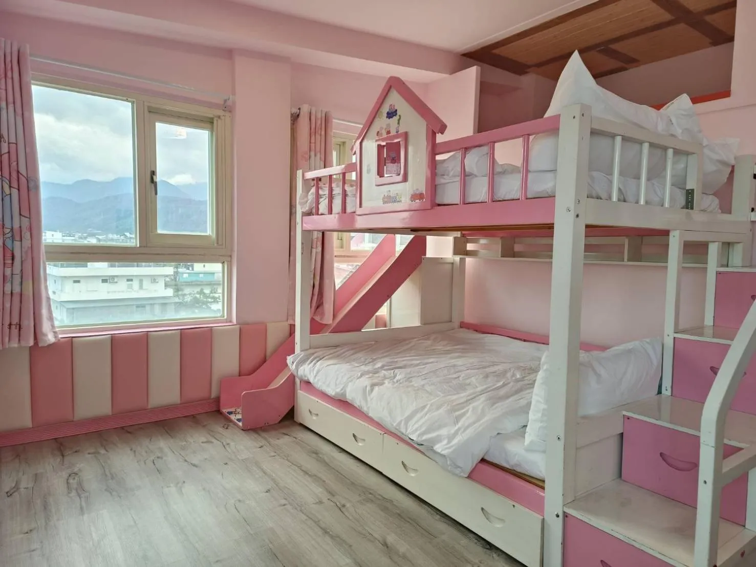 Alice Wonderland B&B