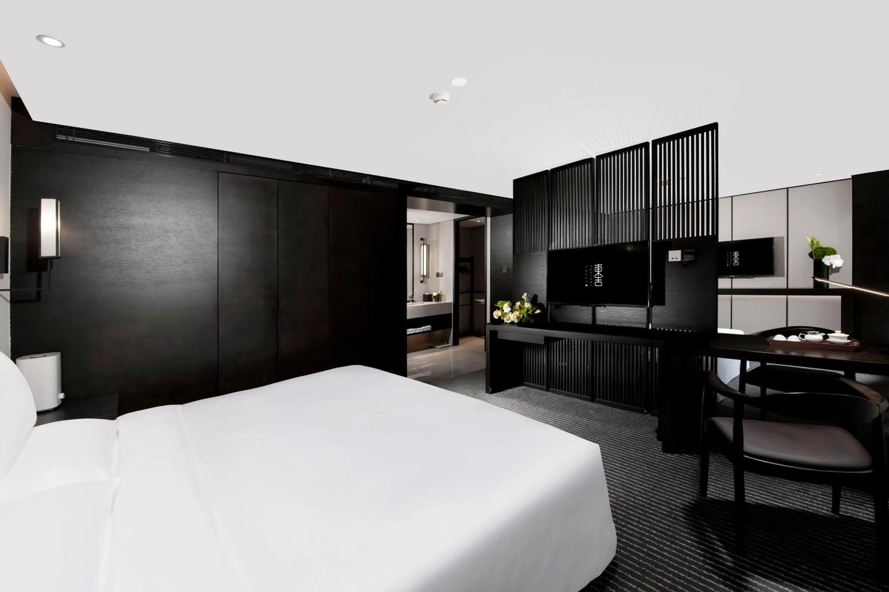 Photo of the whole room, Bed in Eastern House Xi'an