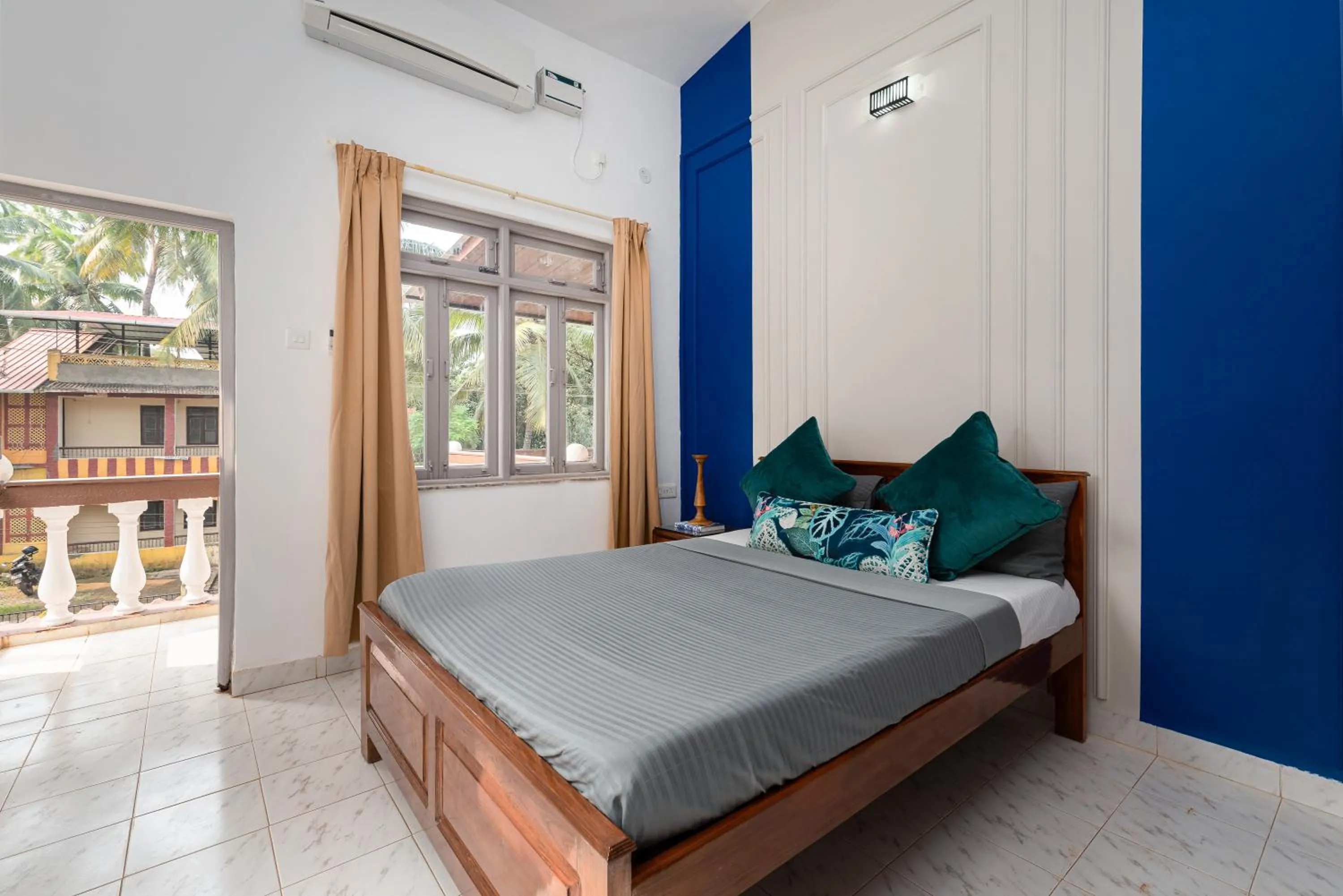 Candolim Beach Stay - 2 minutes Walk to Beach