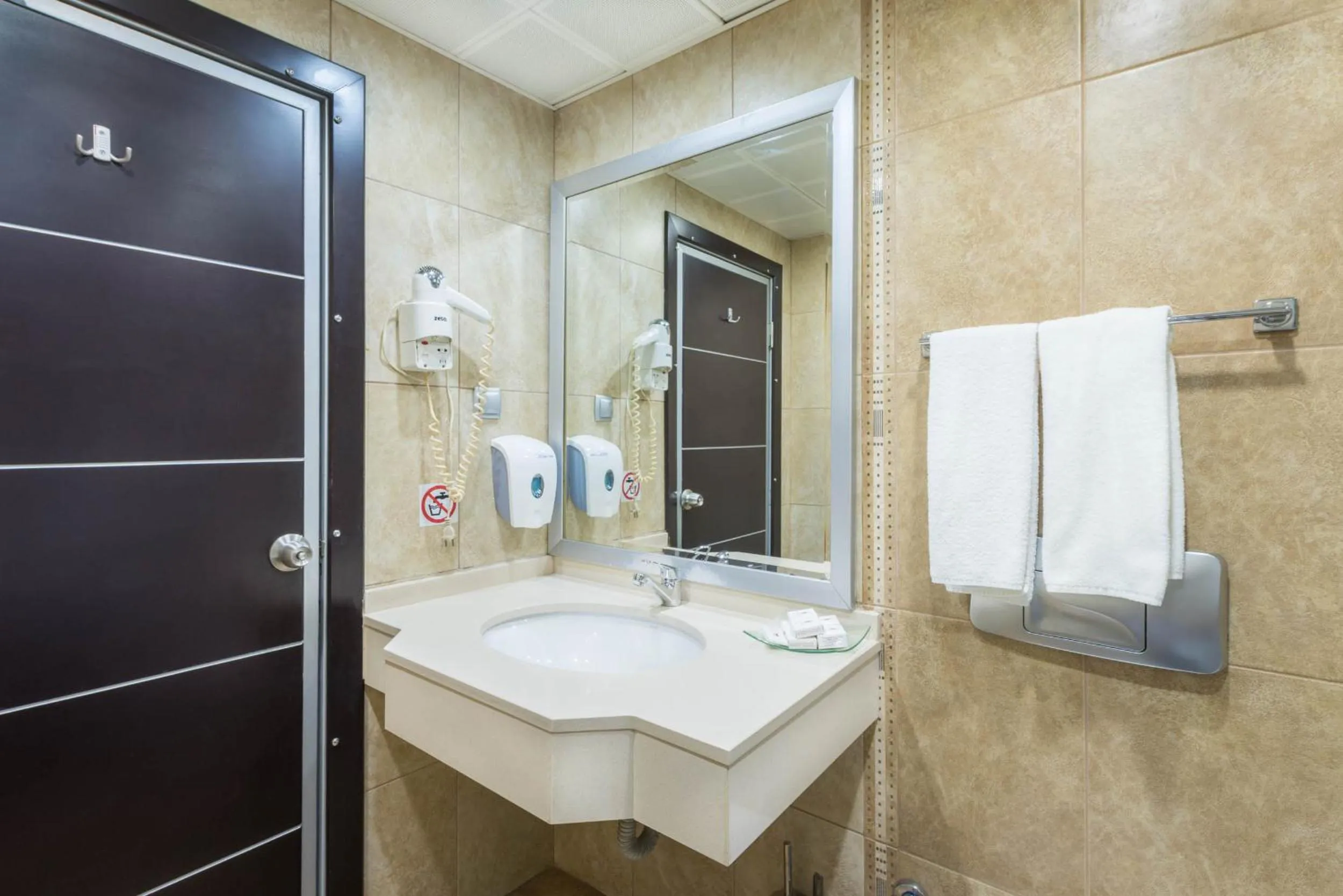 Bathroom in Hotel Ismira