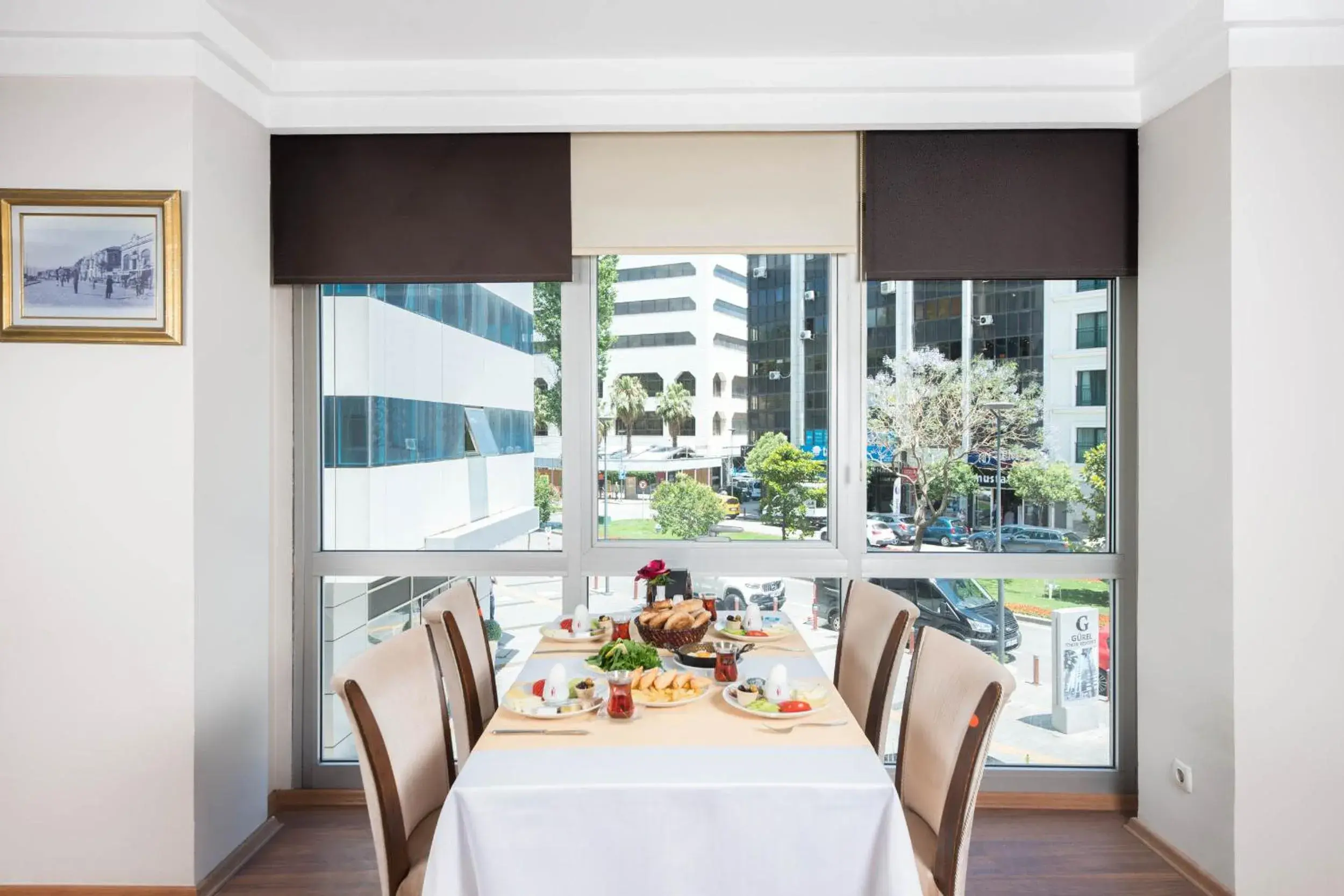 Restaurant/places to eat in Hotel Ismira Restaurant/places to eat in Hotel Ismira