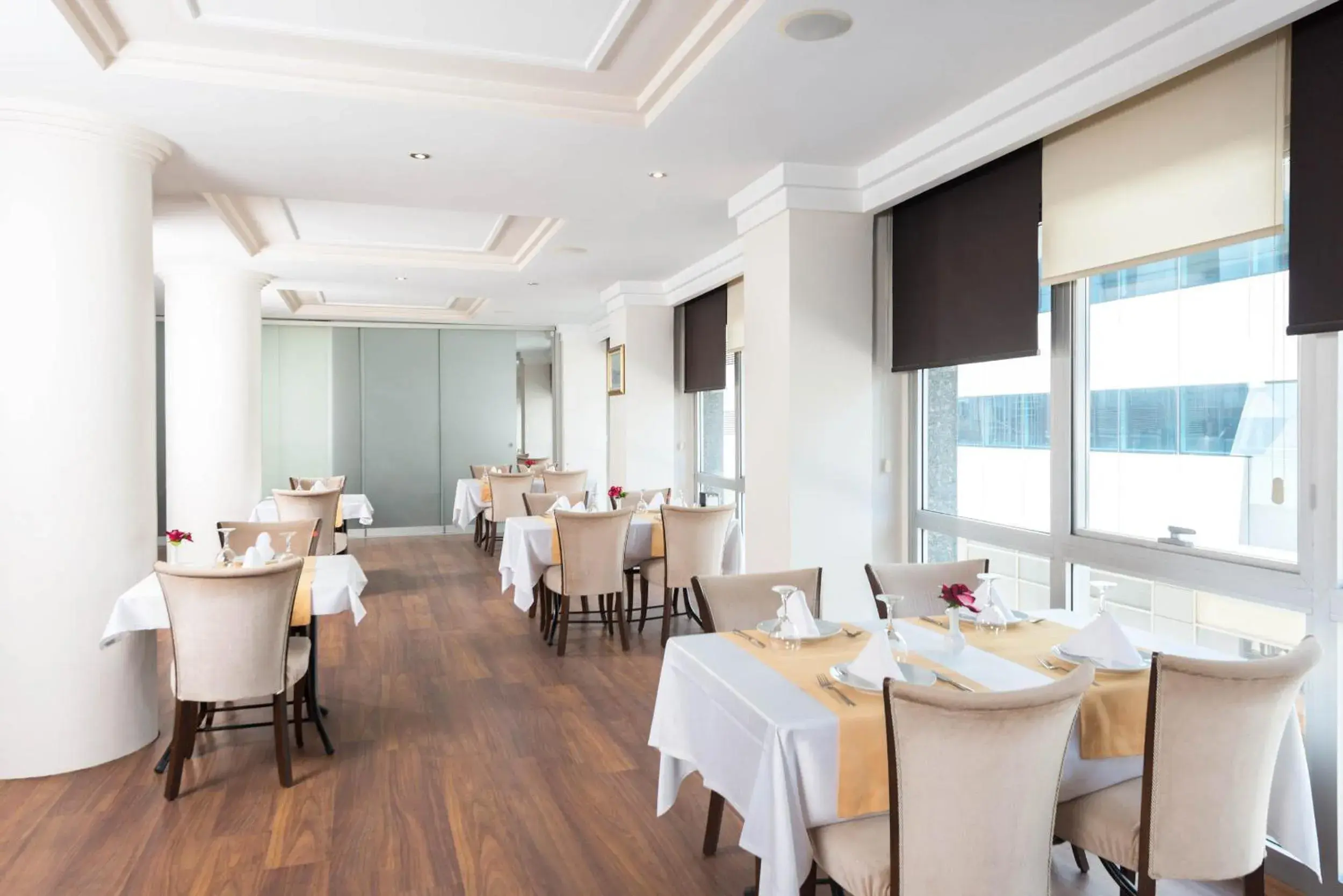 Restaurant/places to eat in Hotel Ismira Restaurant/places to eat in Hotel Ismira