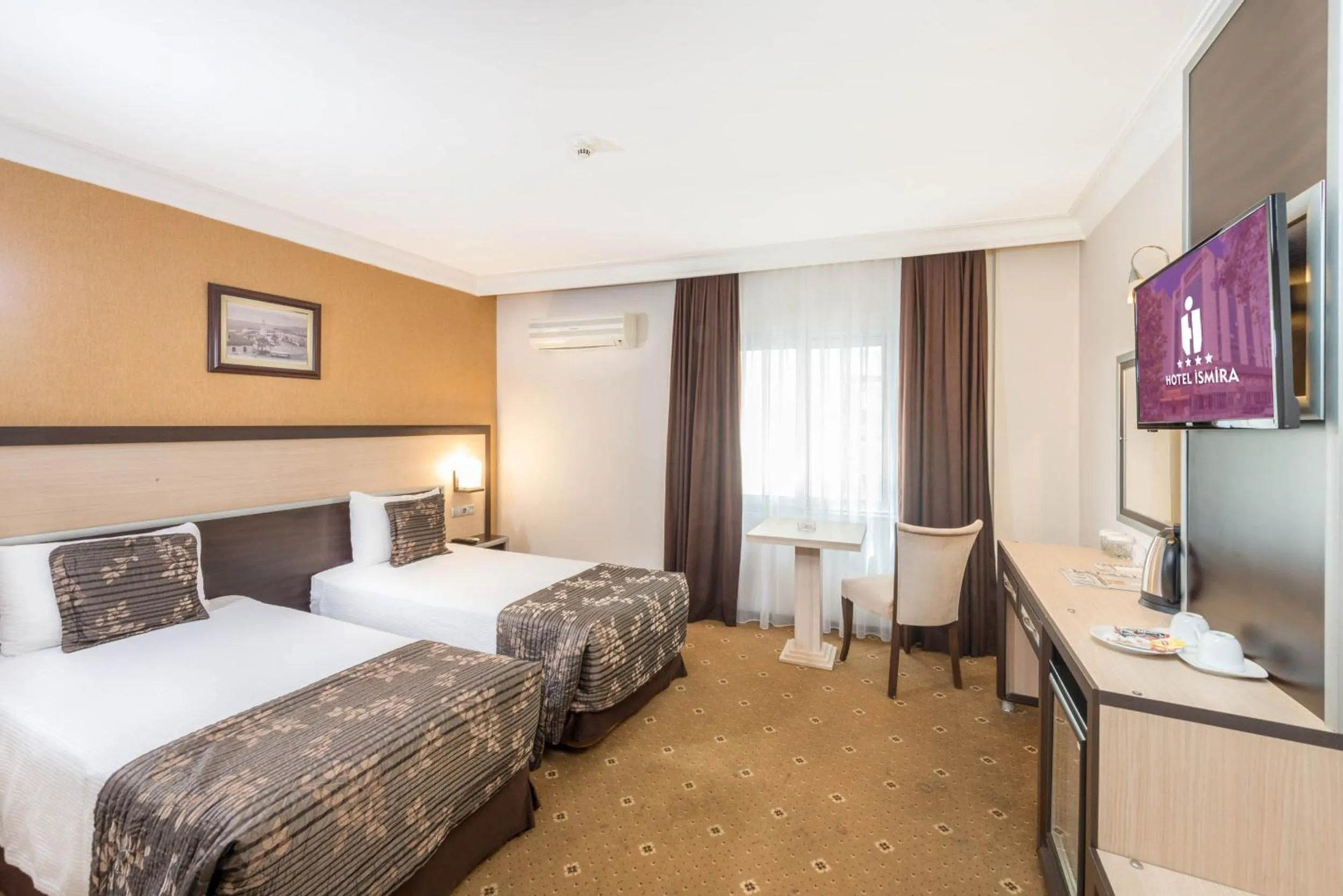 Photo of the whole room in Hotel Ismira