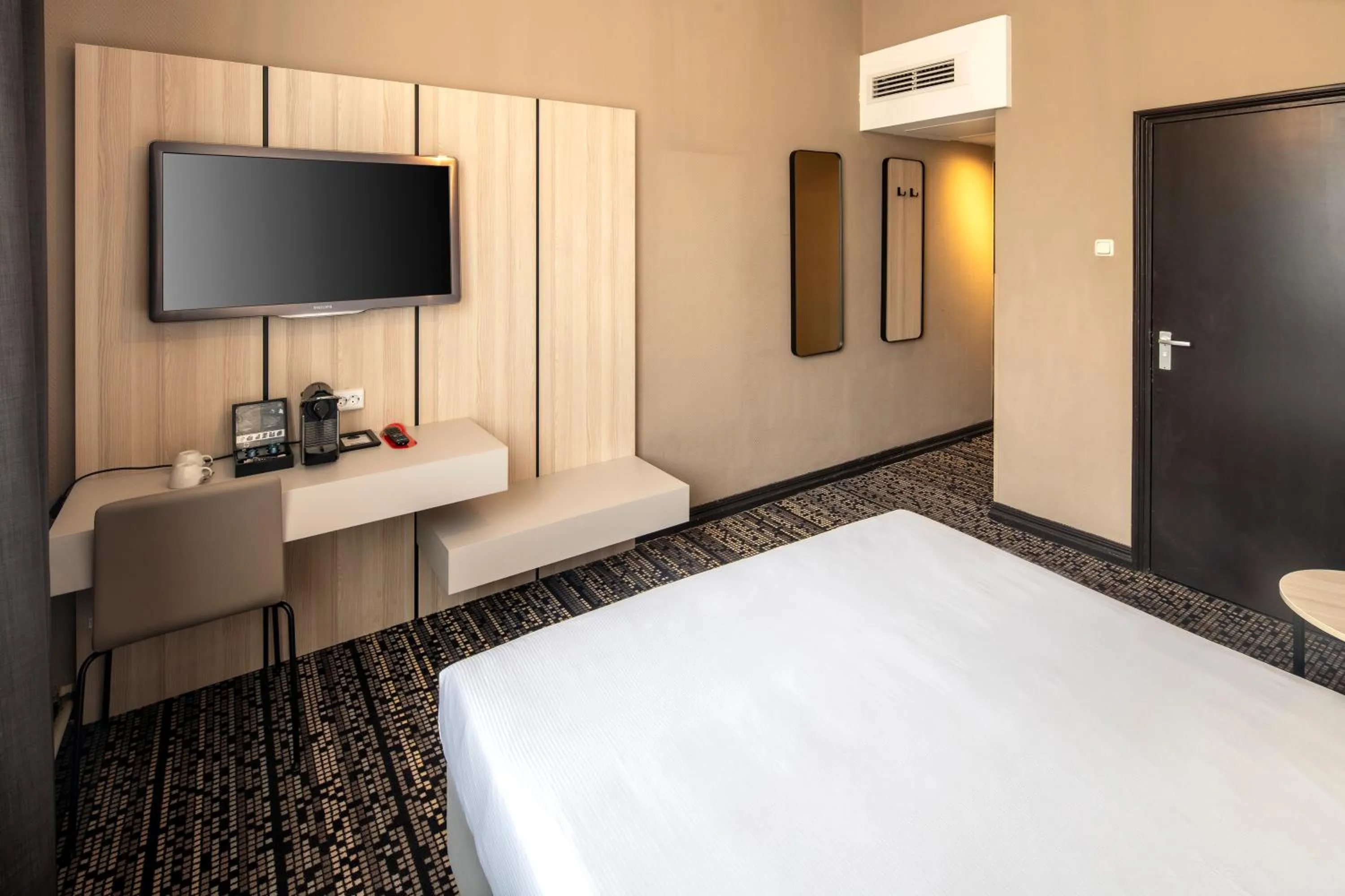 Bedroom, Bed in The Alfred Hotel