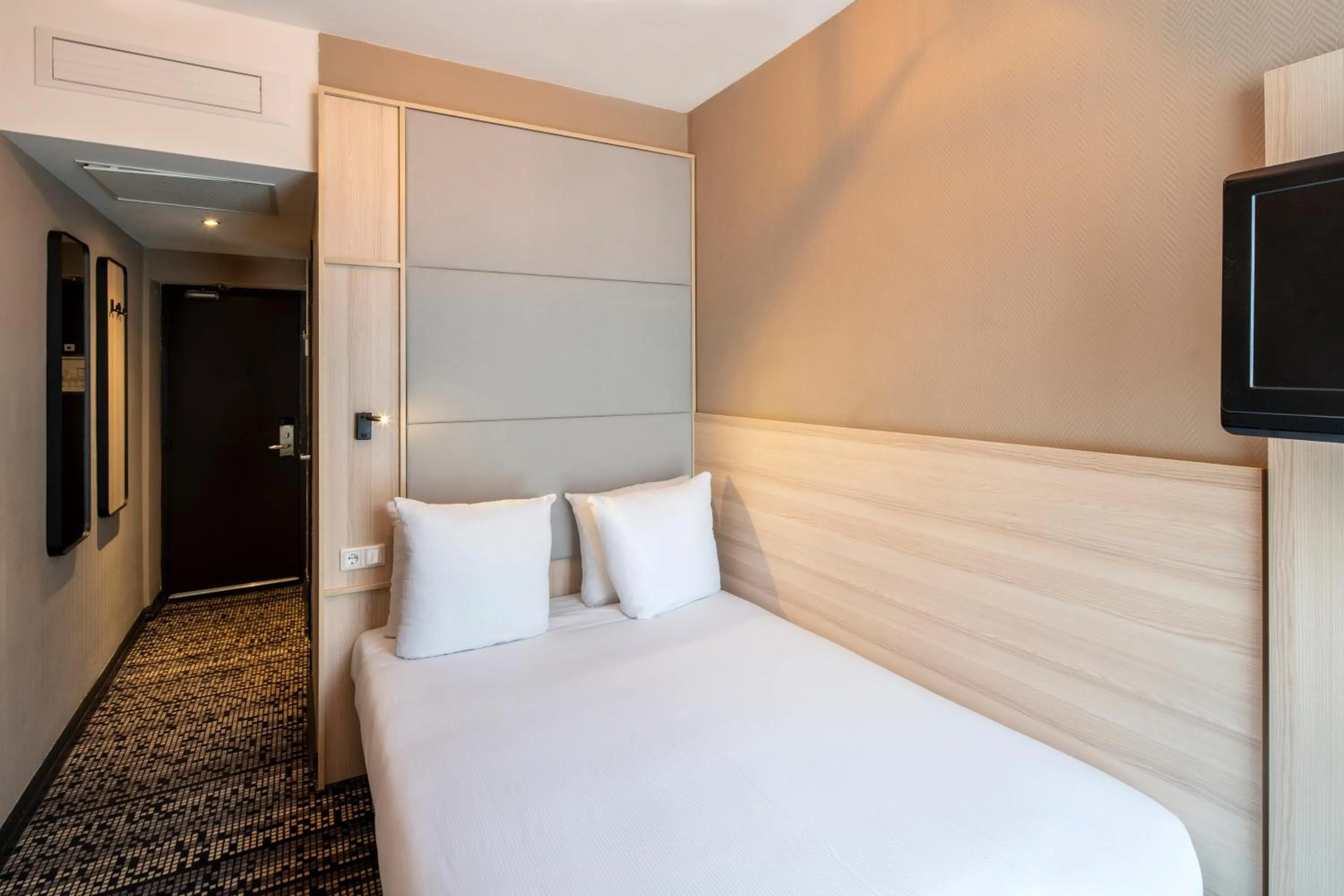 Bed in The Alfred Hotel