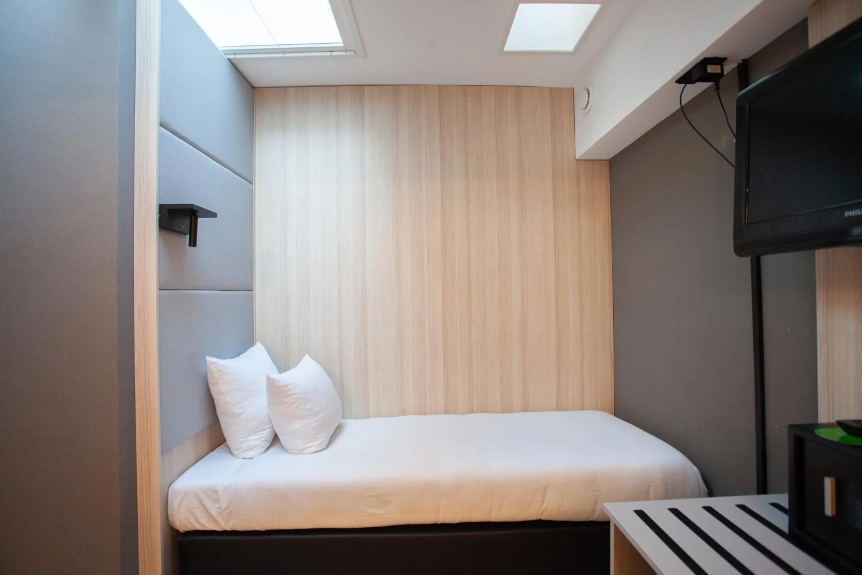 Bed in The Alfred Hotel