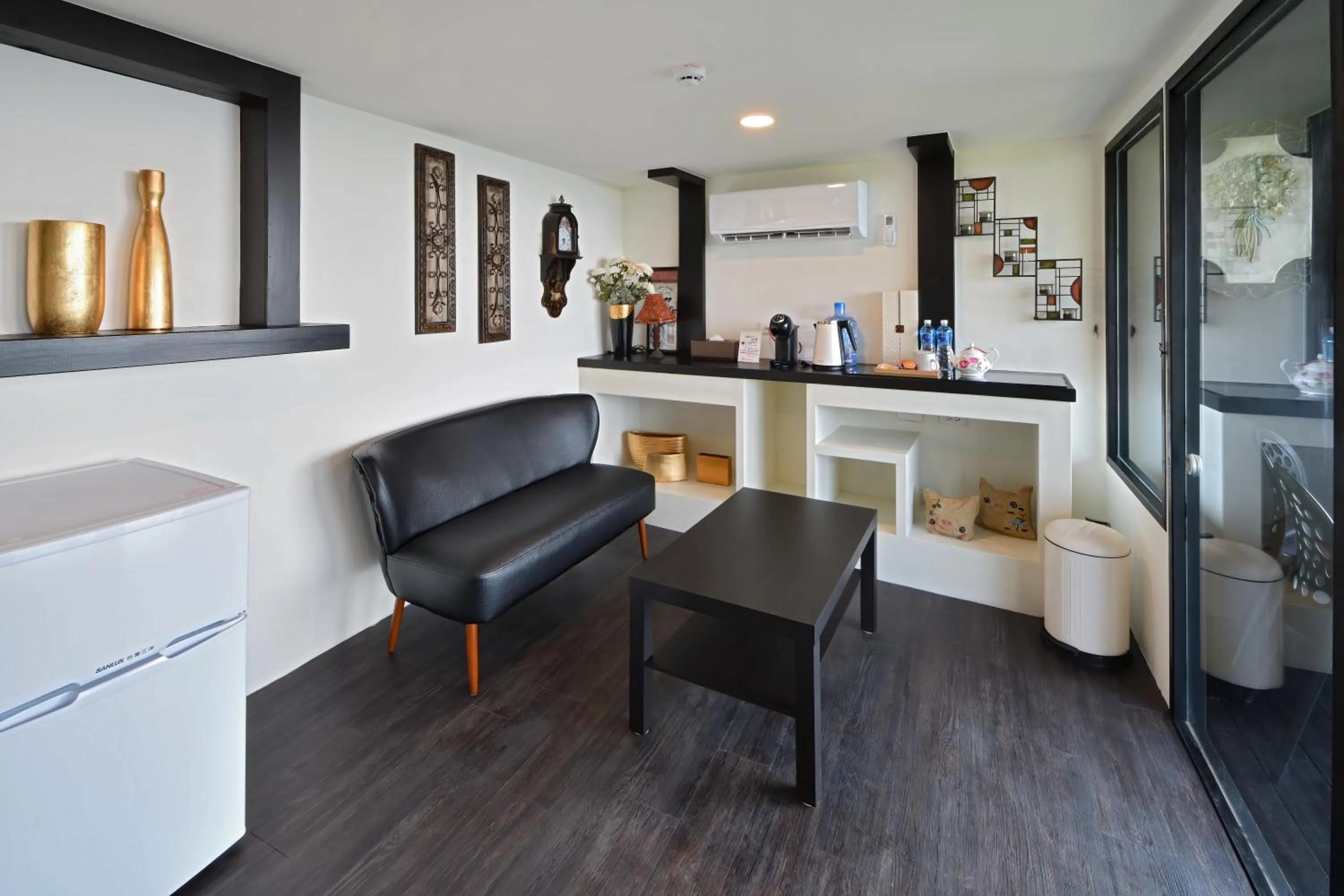 Living room in Windsor's Sunlight Han-Guan