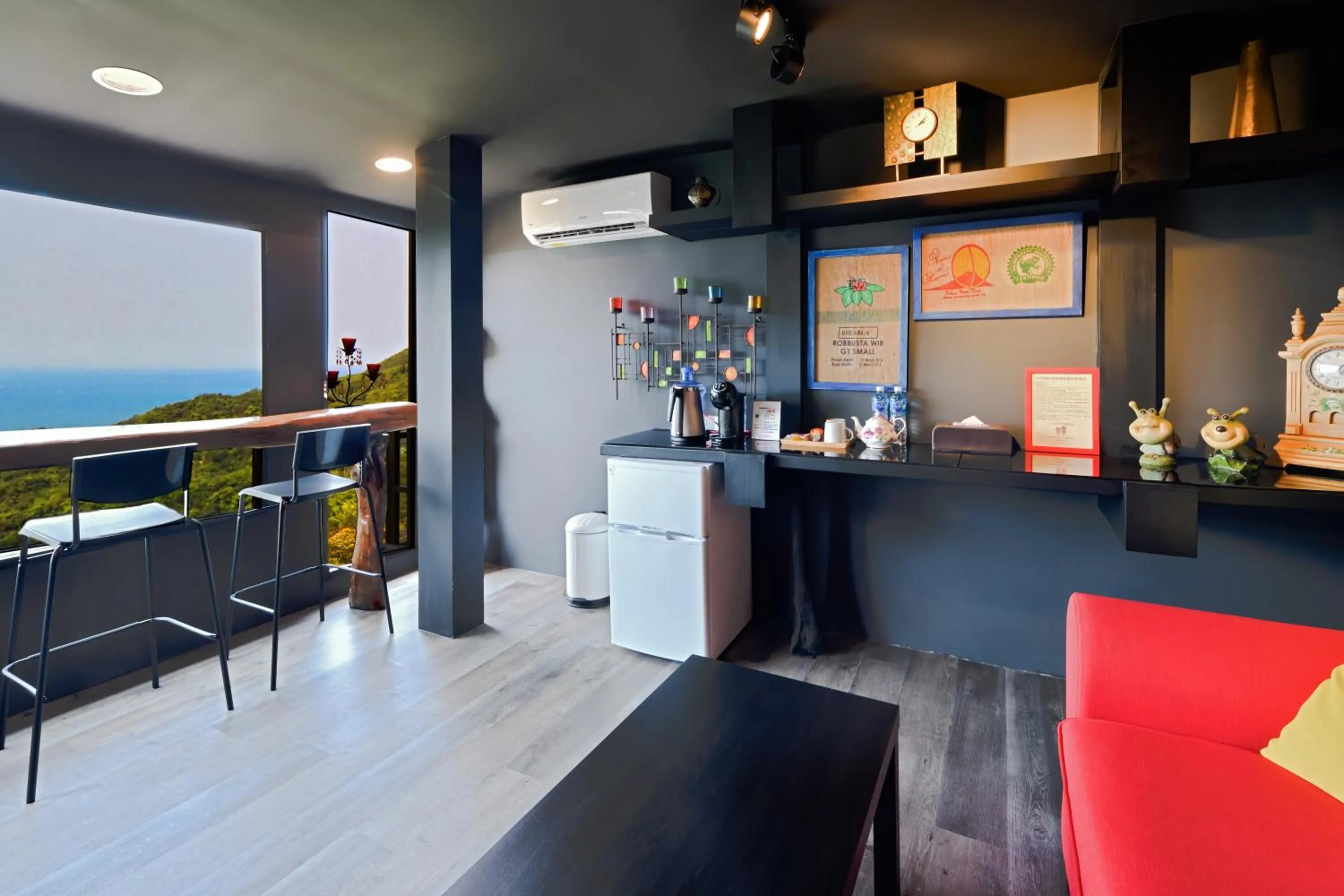 Living room in Windsor's Sunlight Han-Guan