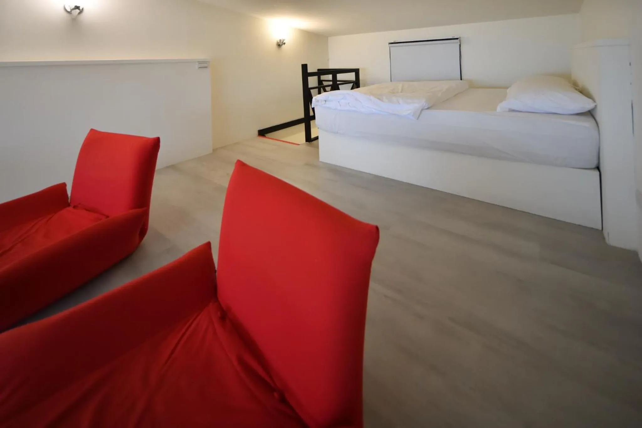 Bed in Windsor's Sunlight Han-Guan