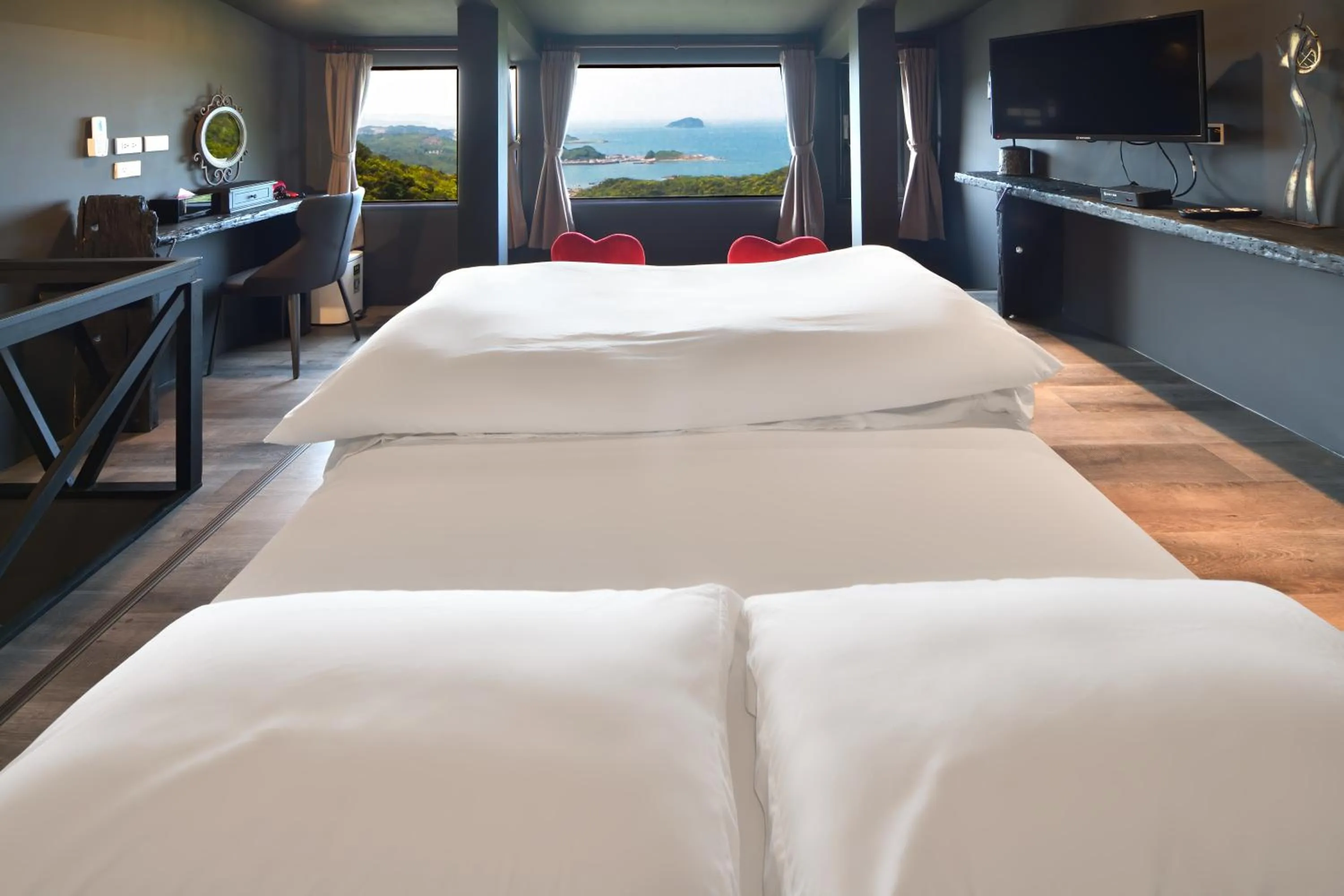 Bed in Windsor's Sunlight Han-Guan