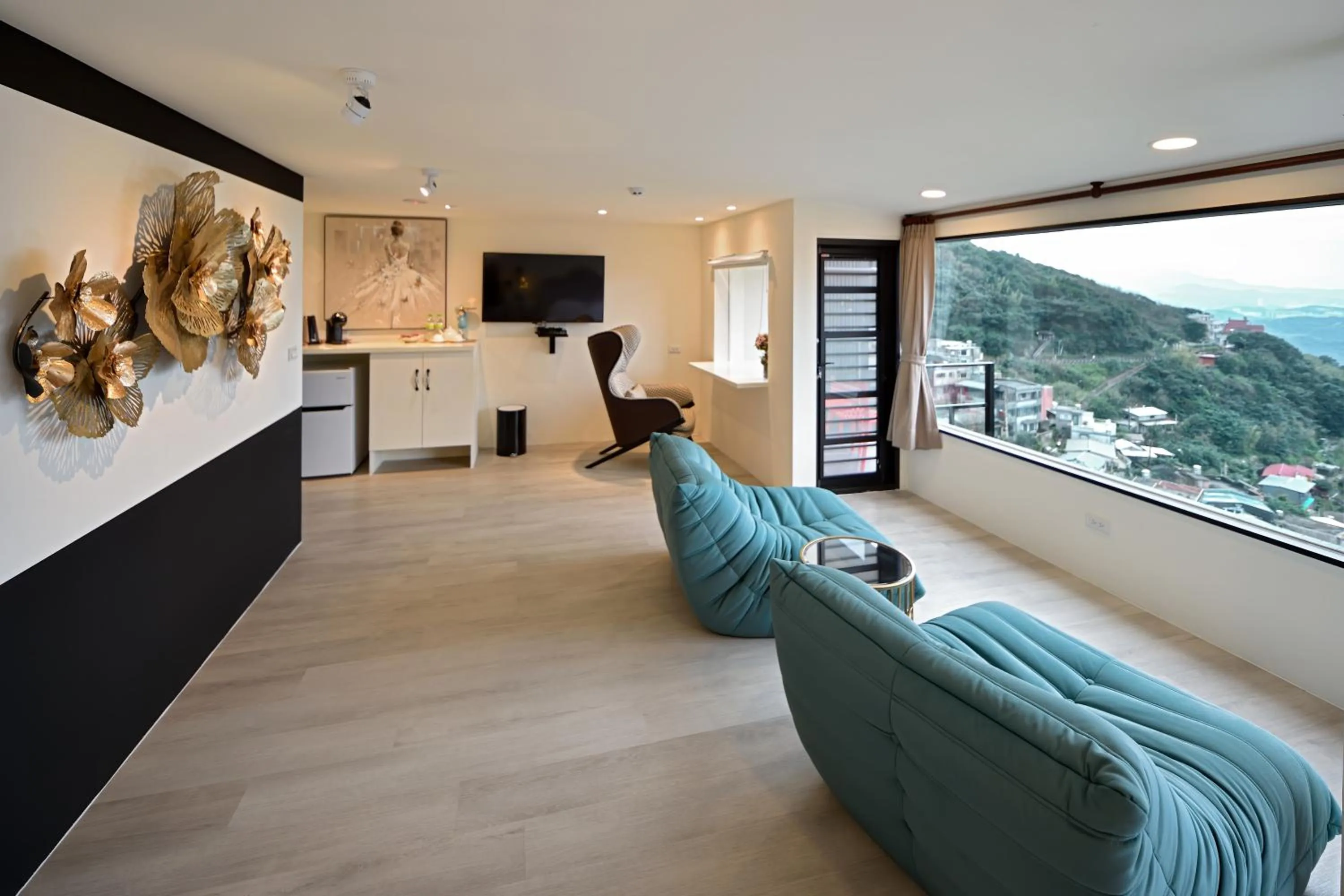 Natural landscape in Windsor's Sunlight Han-Guan