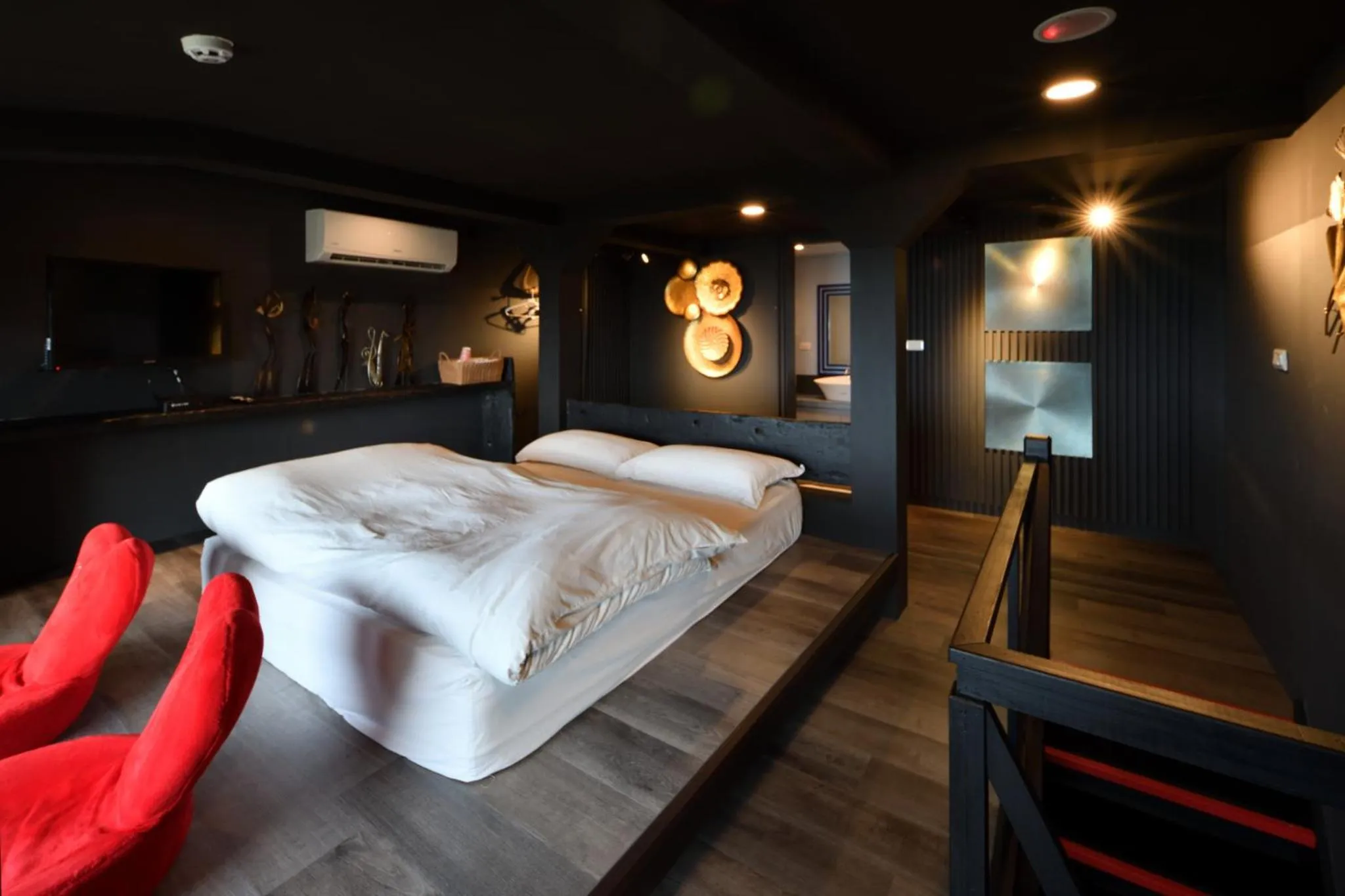 Bed in Windsor's Sunlight Han-Guan