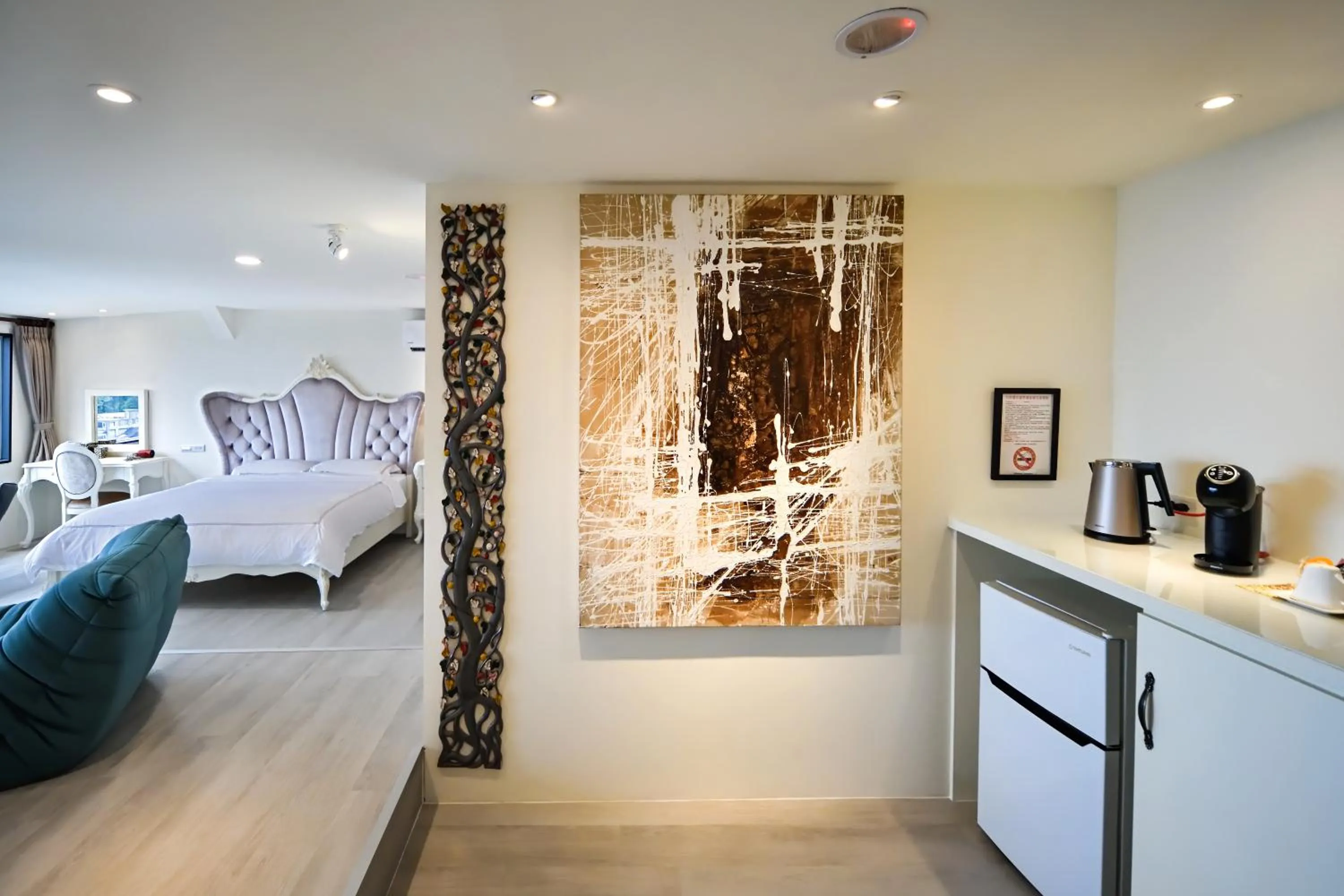 Bed in Windsor's Sunlight Han-Guan