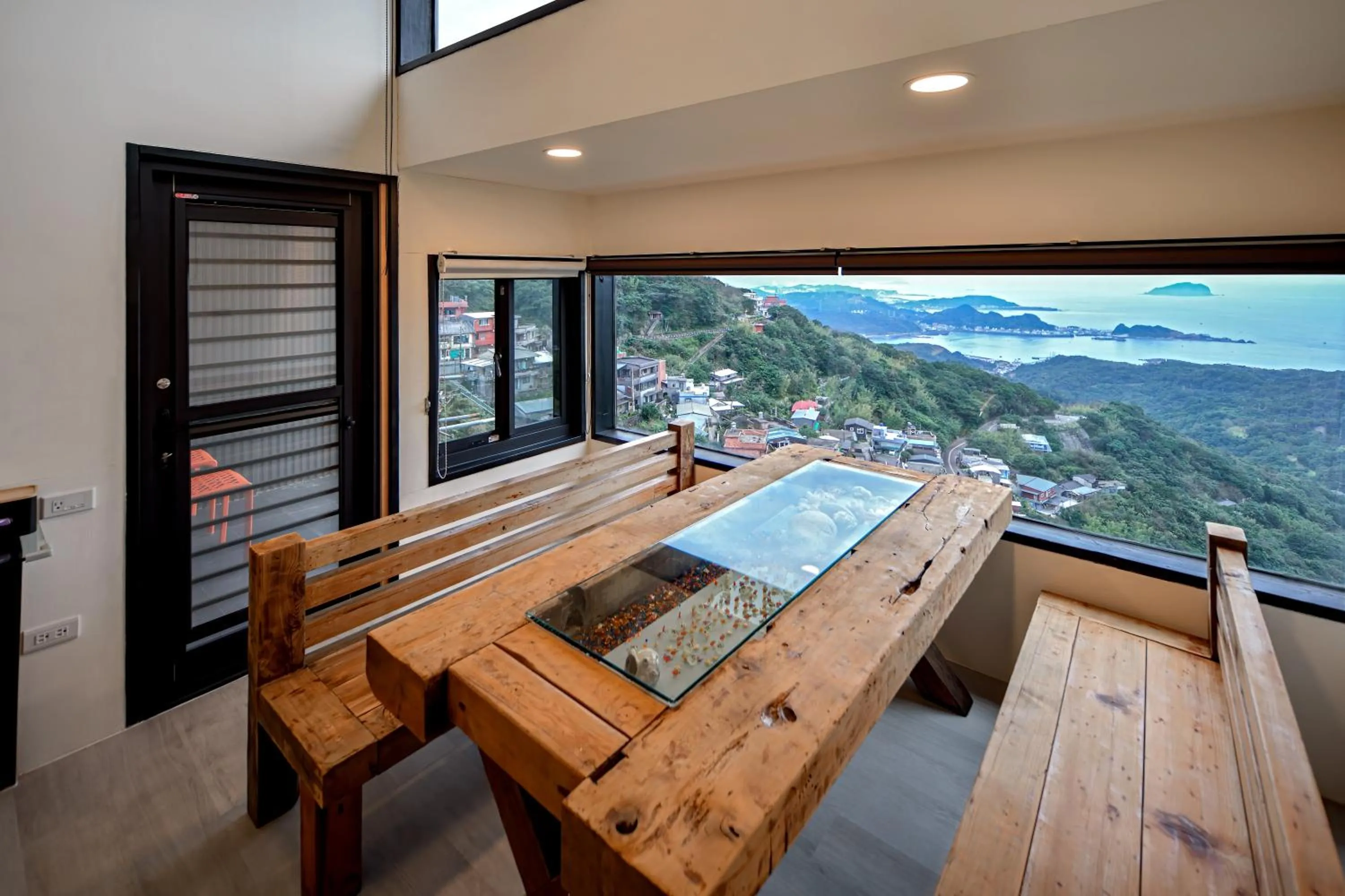 Natural landscape in Windsor's Sunlight Han-Guan