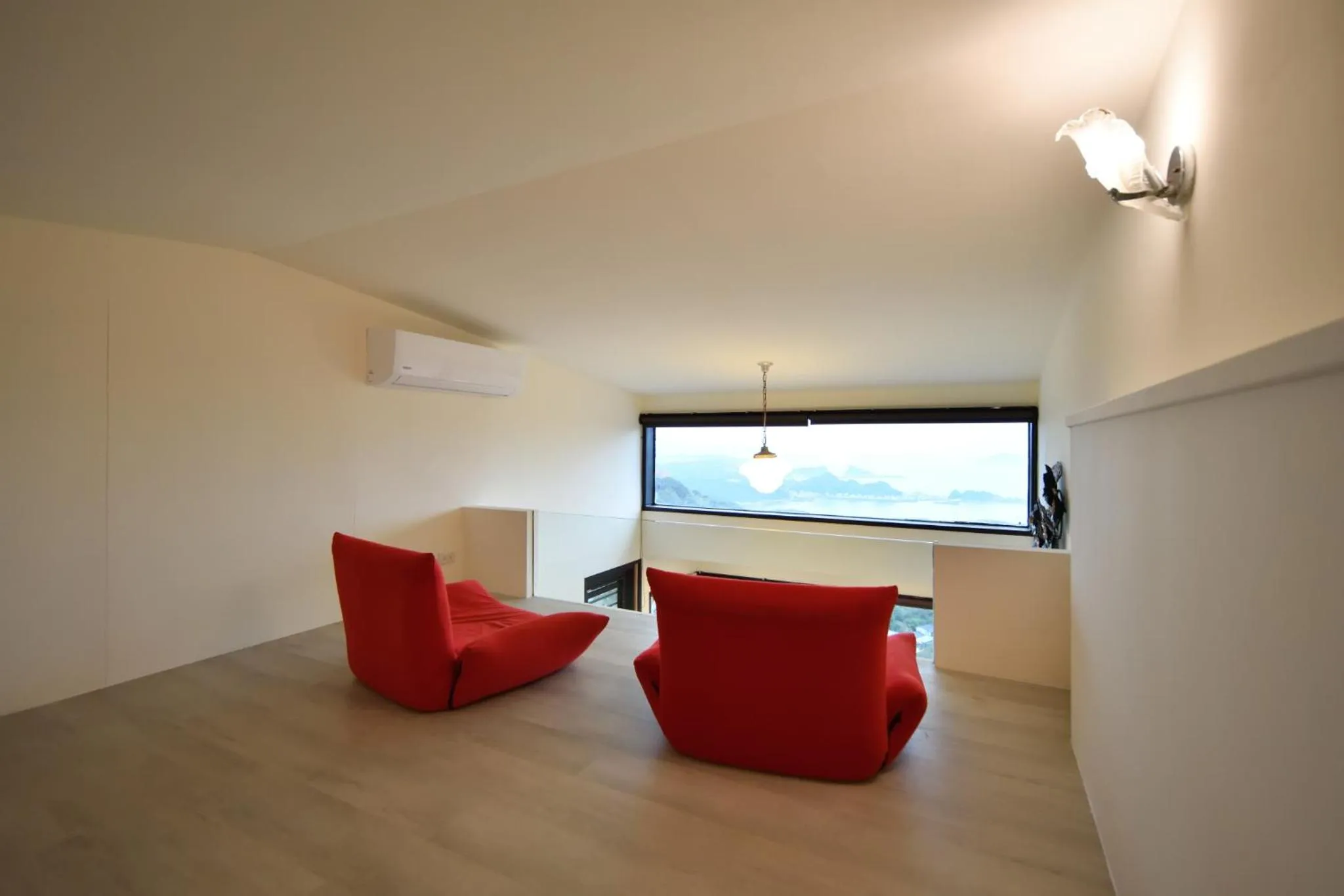 Living room in Windsor's Sunlight Han-Guan