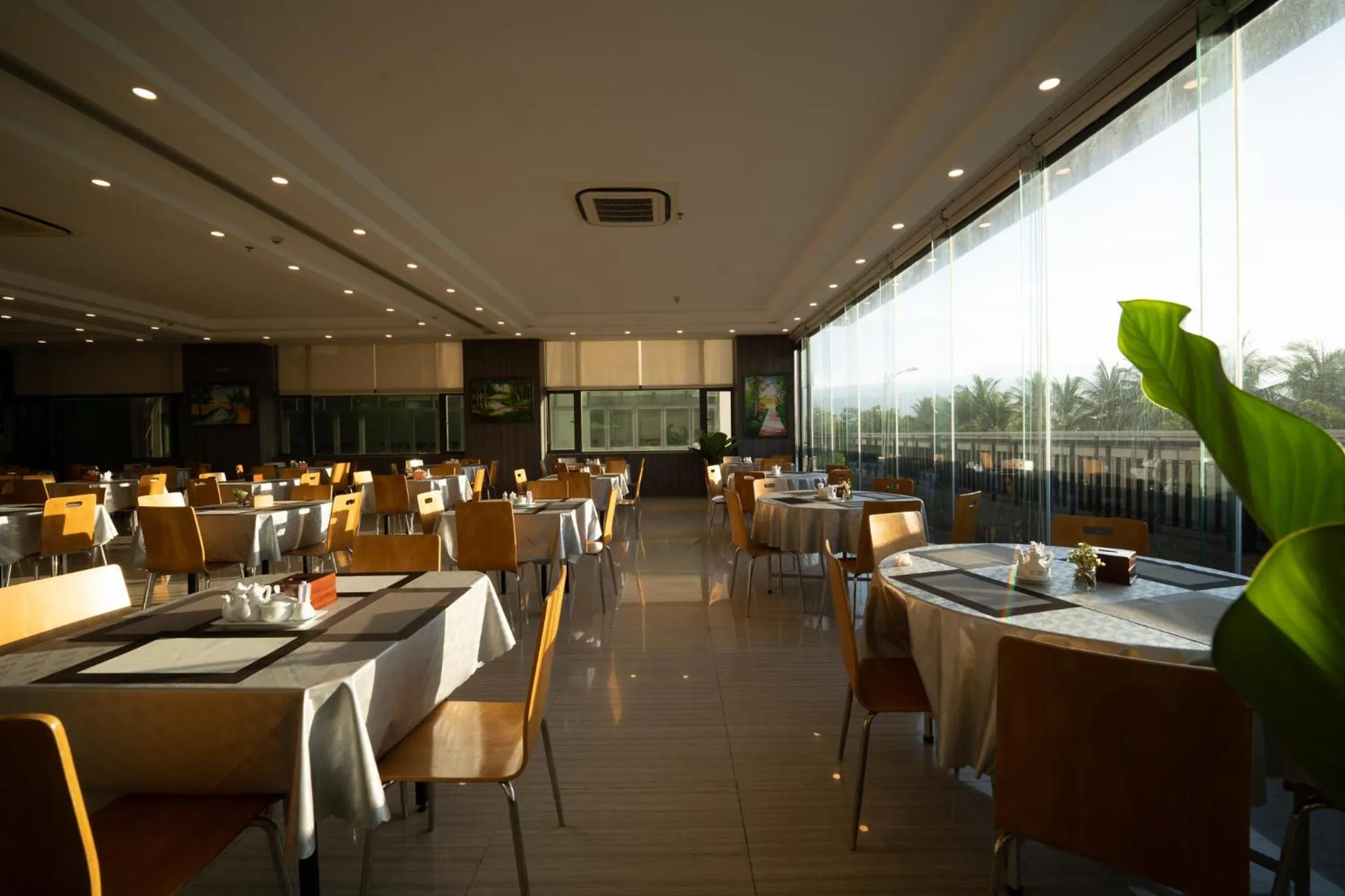 Restaurant/places to eat in Lunar Hotel Danang