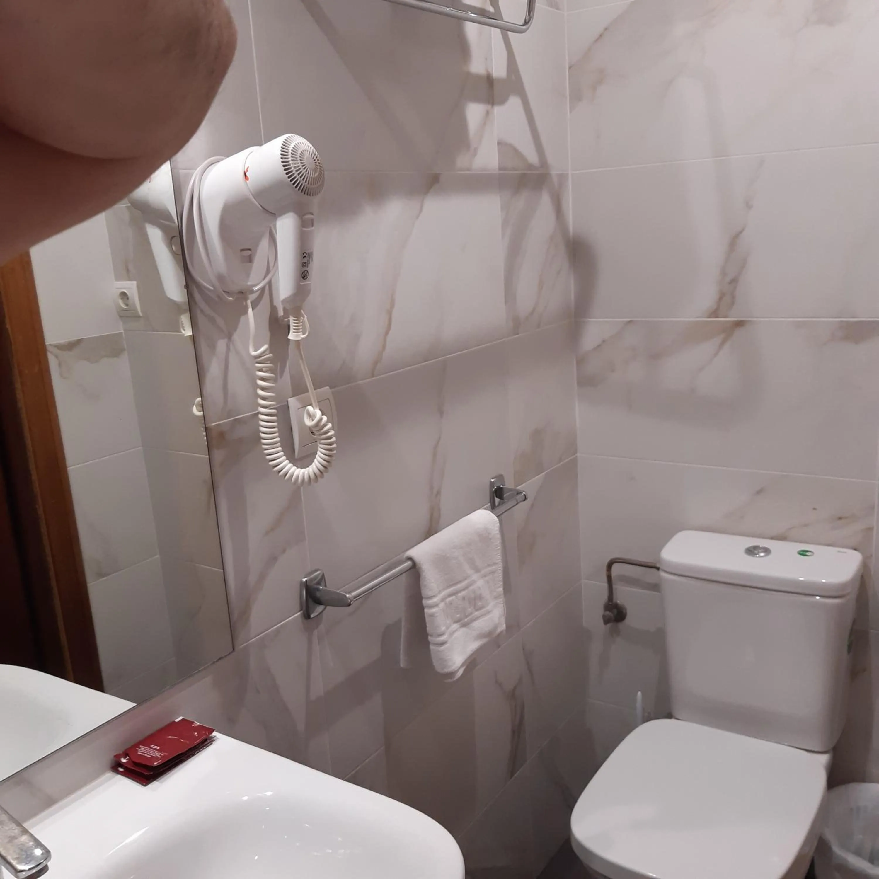 Shower in Hostal Lizana 2