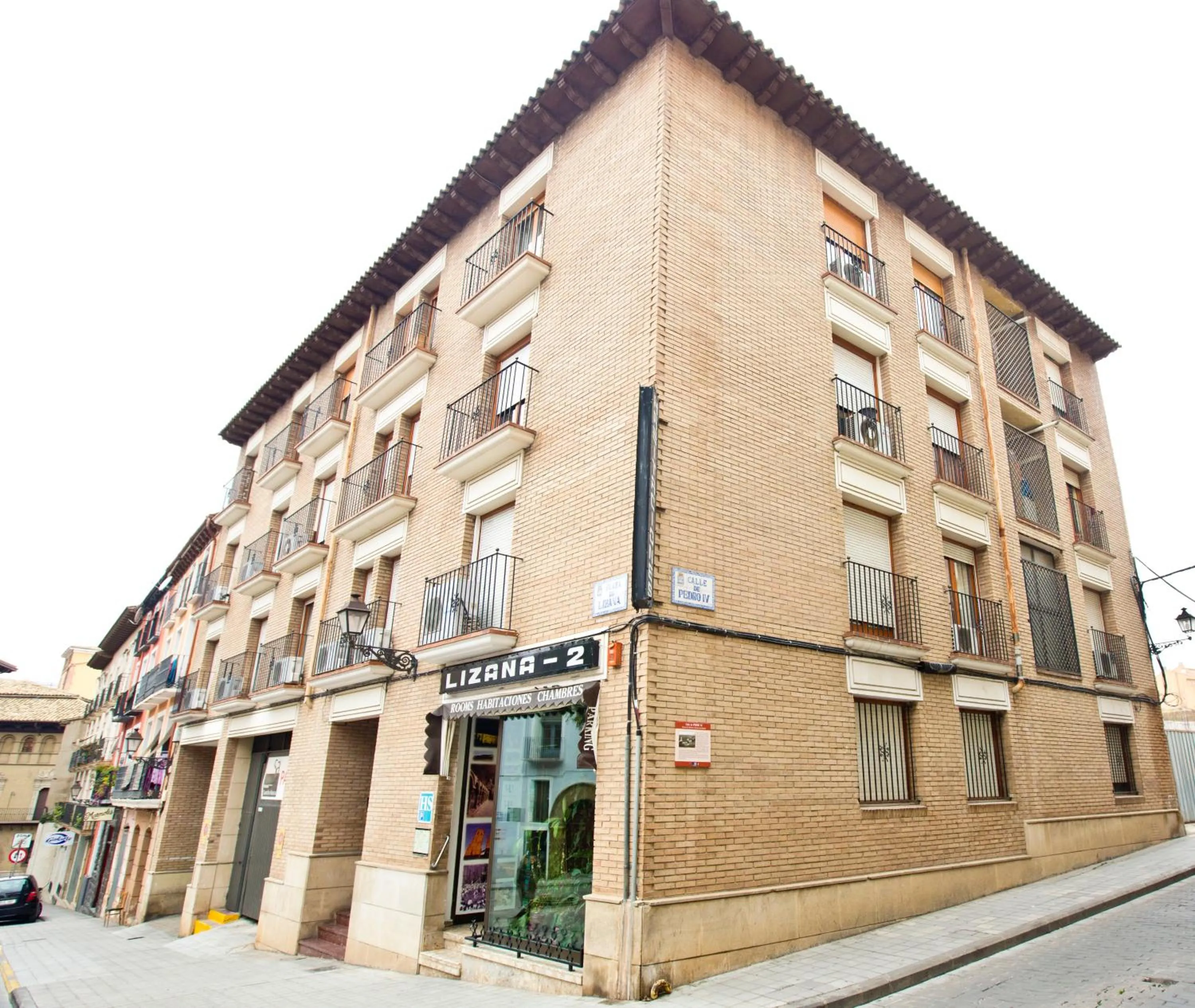Property building in Hostal Lizana 2