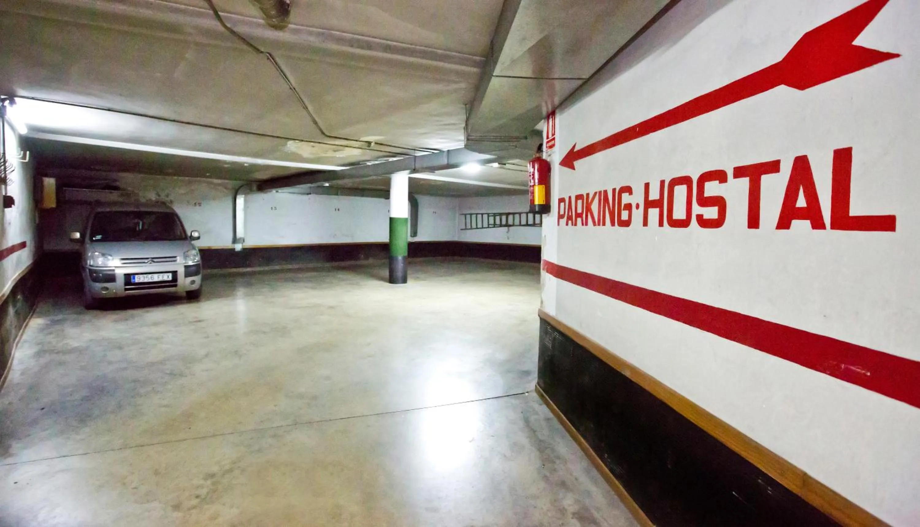 Logo/Certificate/Sign in Hostal Lizana 2