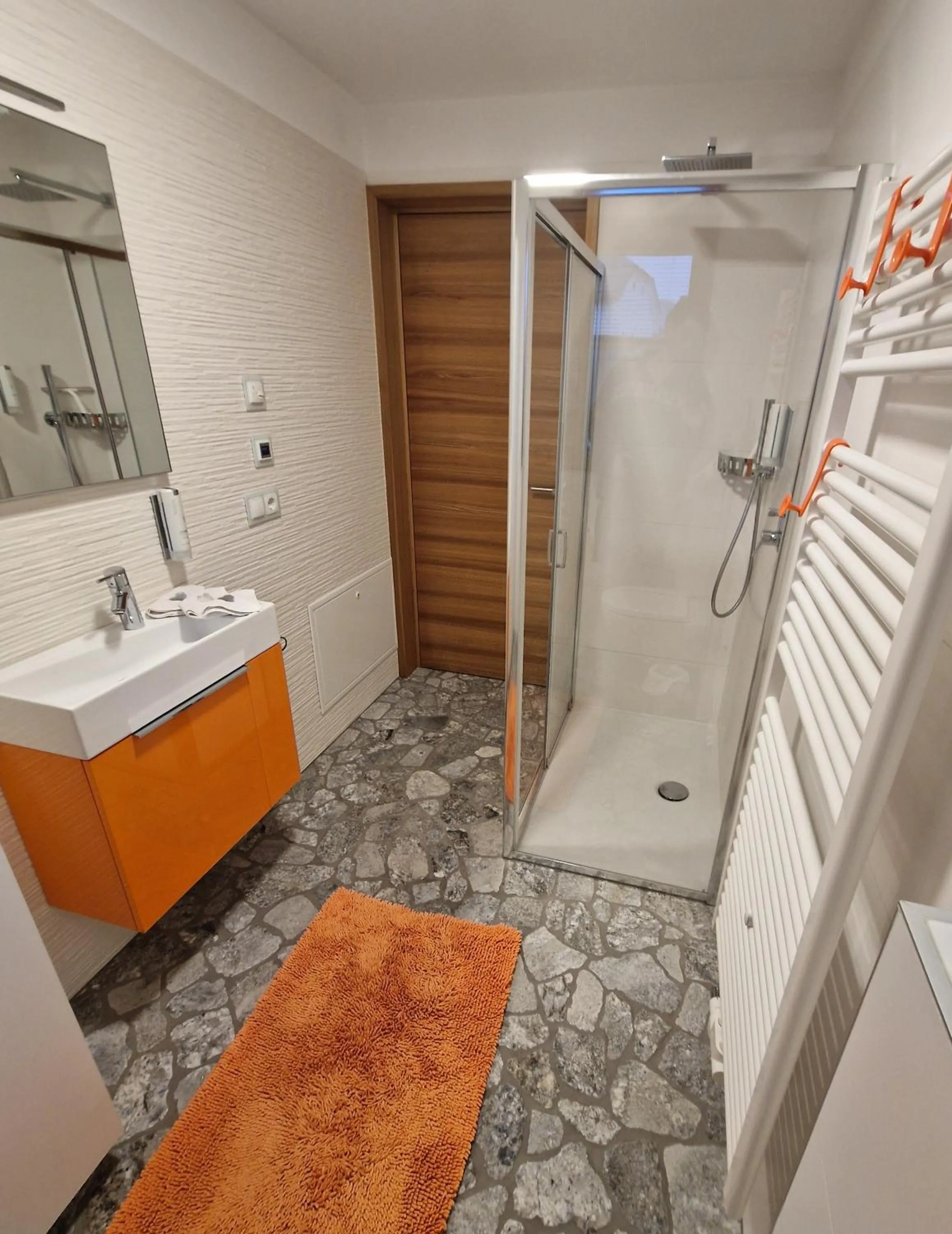 Shower in Spanglerhaus