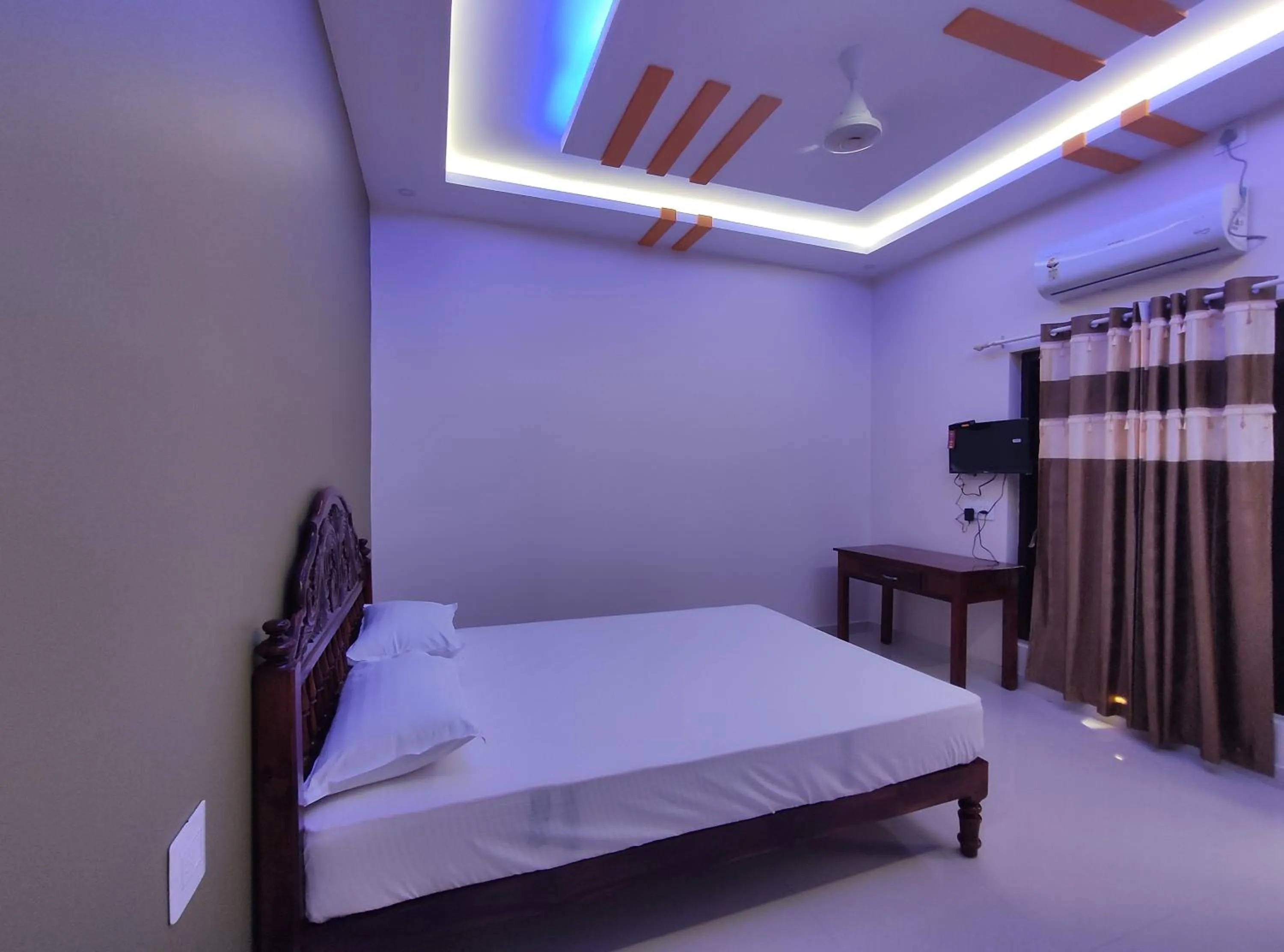 Bed in Kayaloram Resort