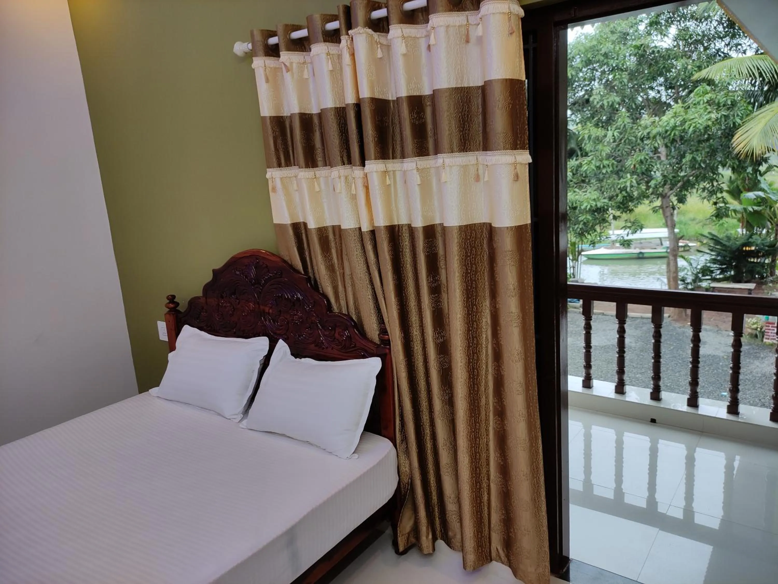 Bed in Kayaloram Resort